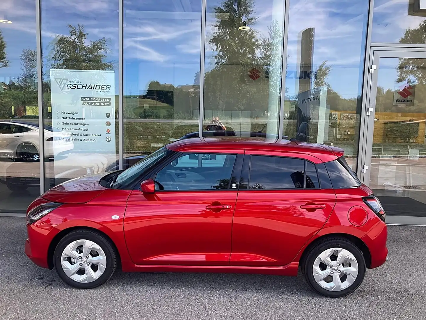 Suzuki Swift 1,2 Hybrid Shine CVT Aut. Rot - 2