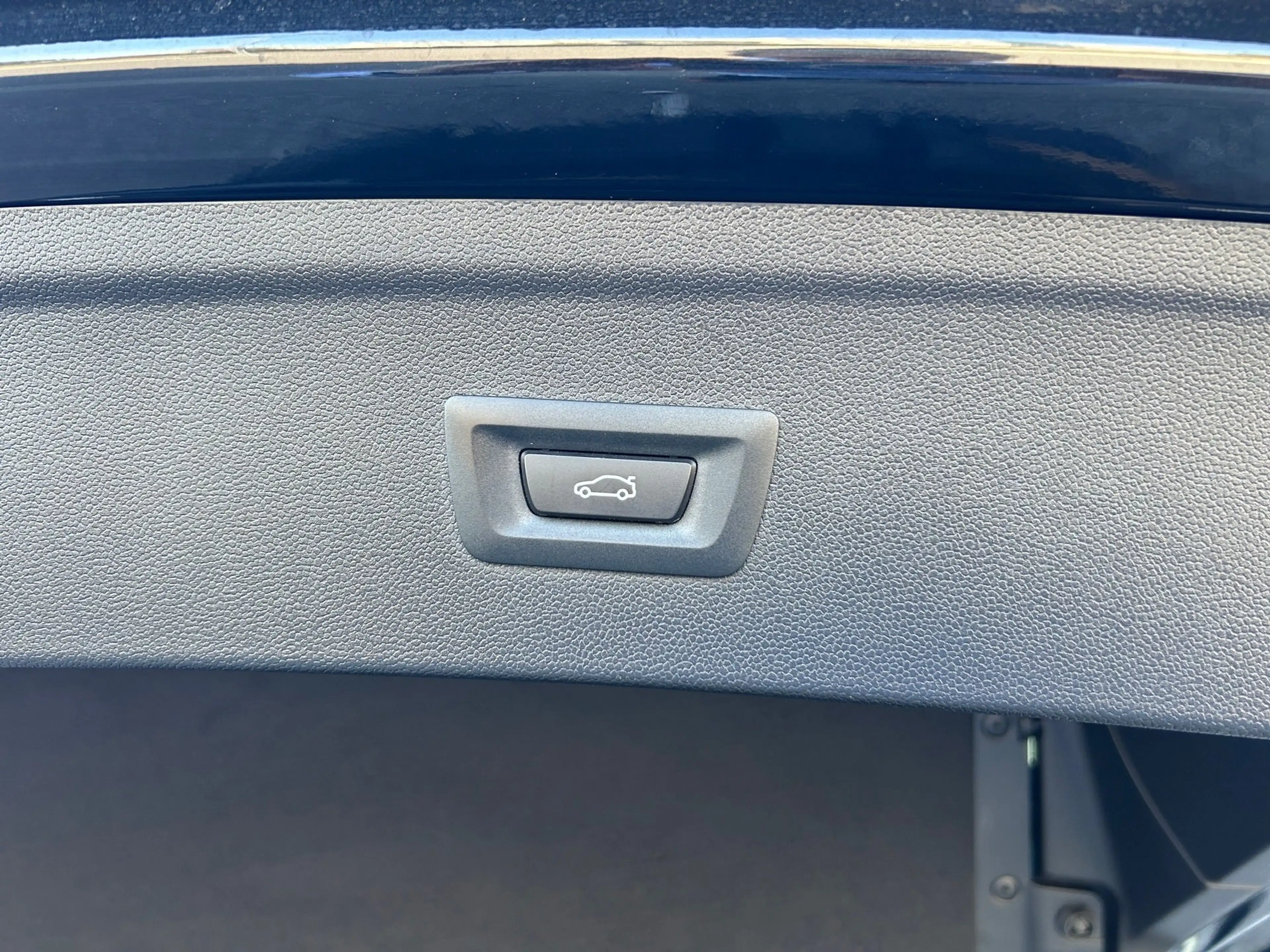 BMW iX xDrive45 — photo 13