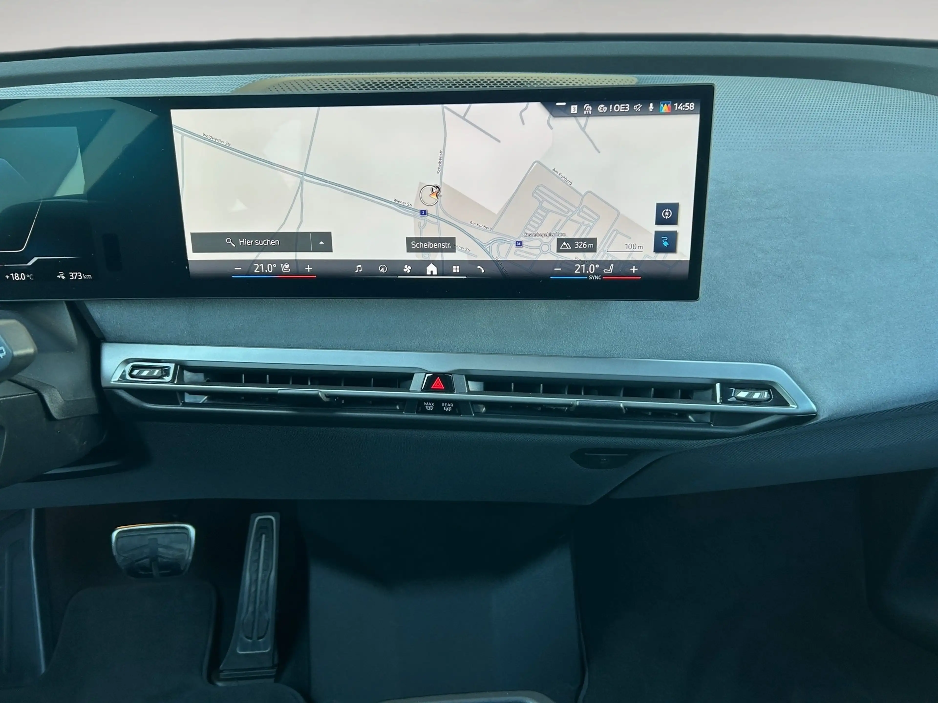BMW iX xDrive45 — photo 9