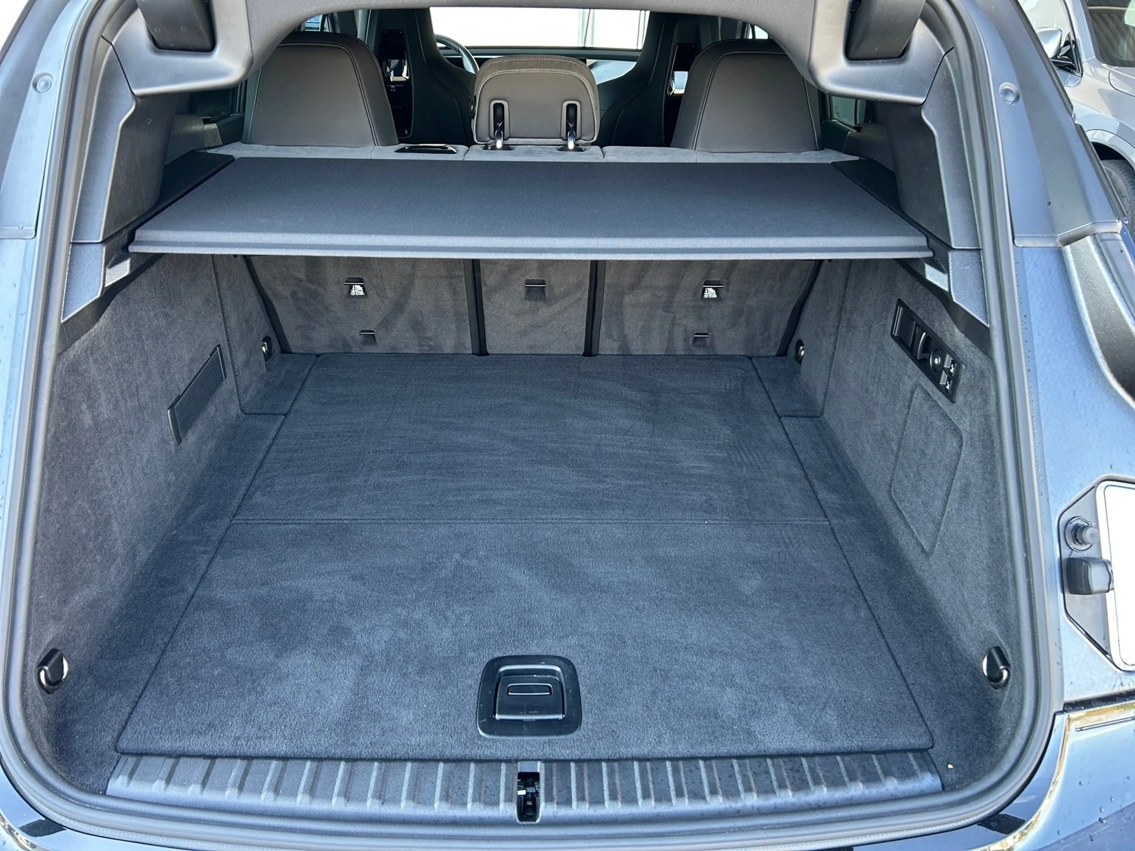BMW iX xDrive45 — photo 12