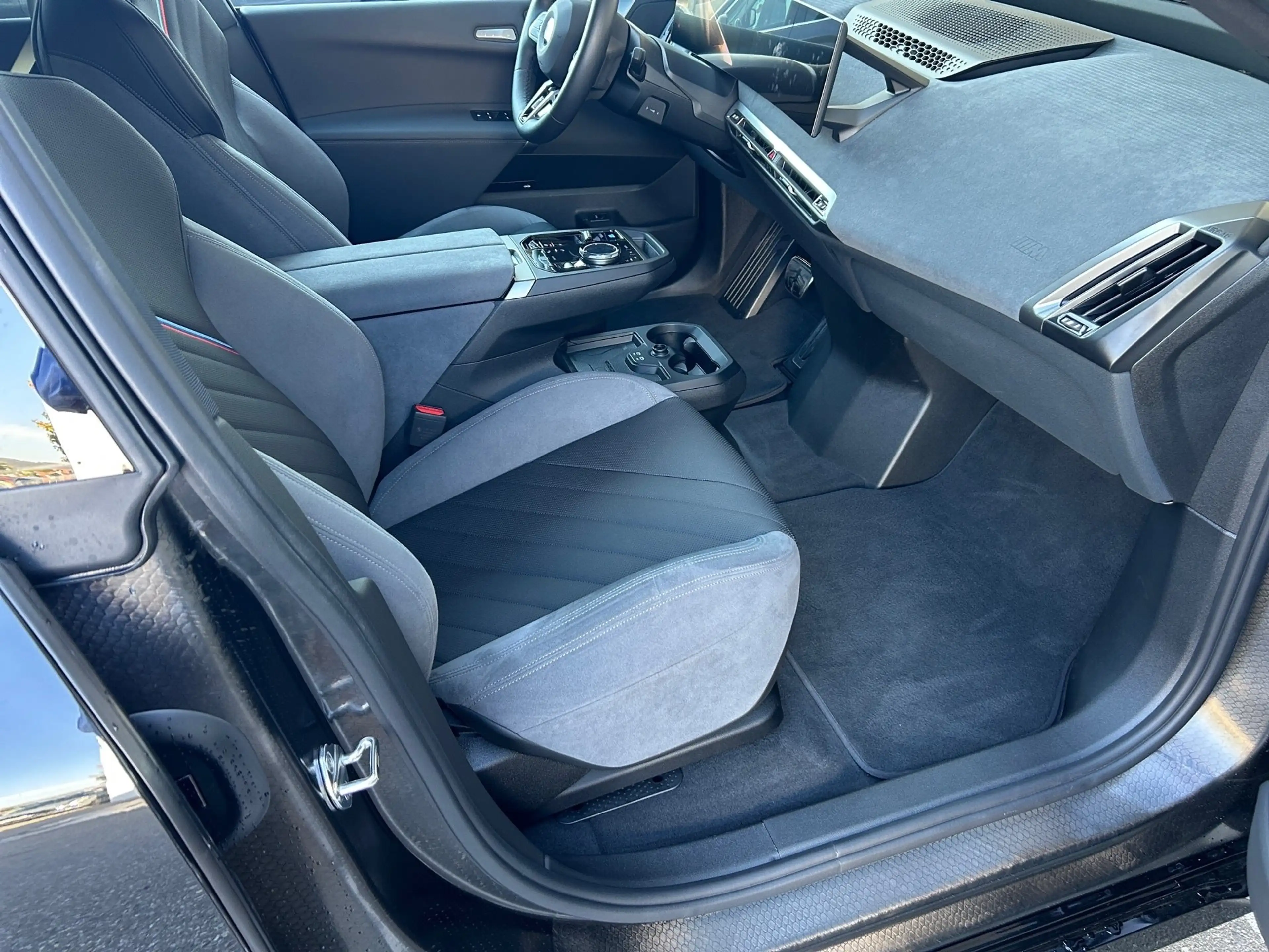 BMW iX xDrive45 — photo 15