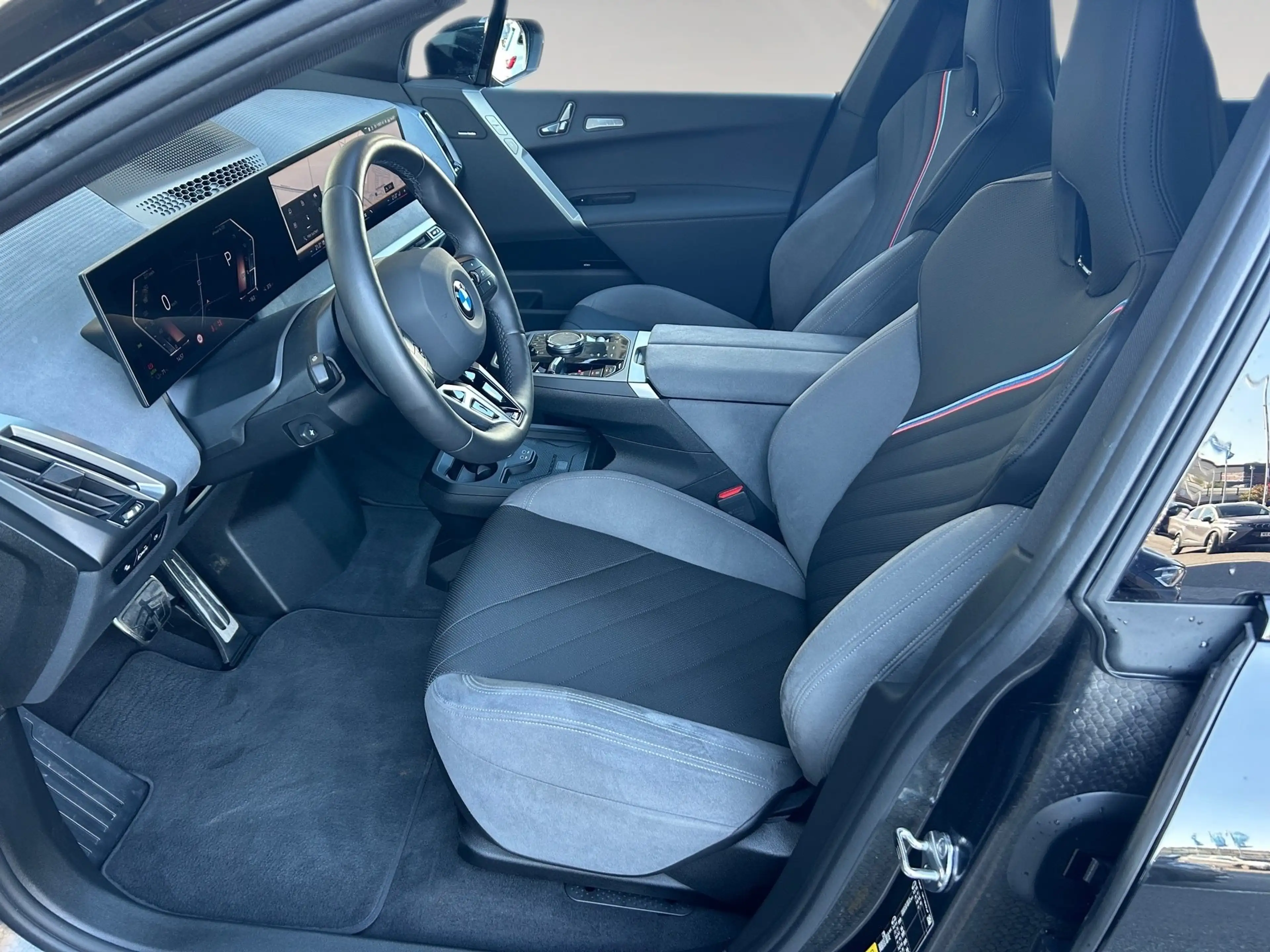 BMW iX xDrive45 — photo 7