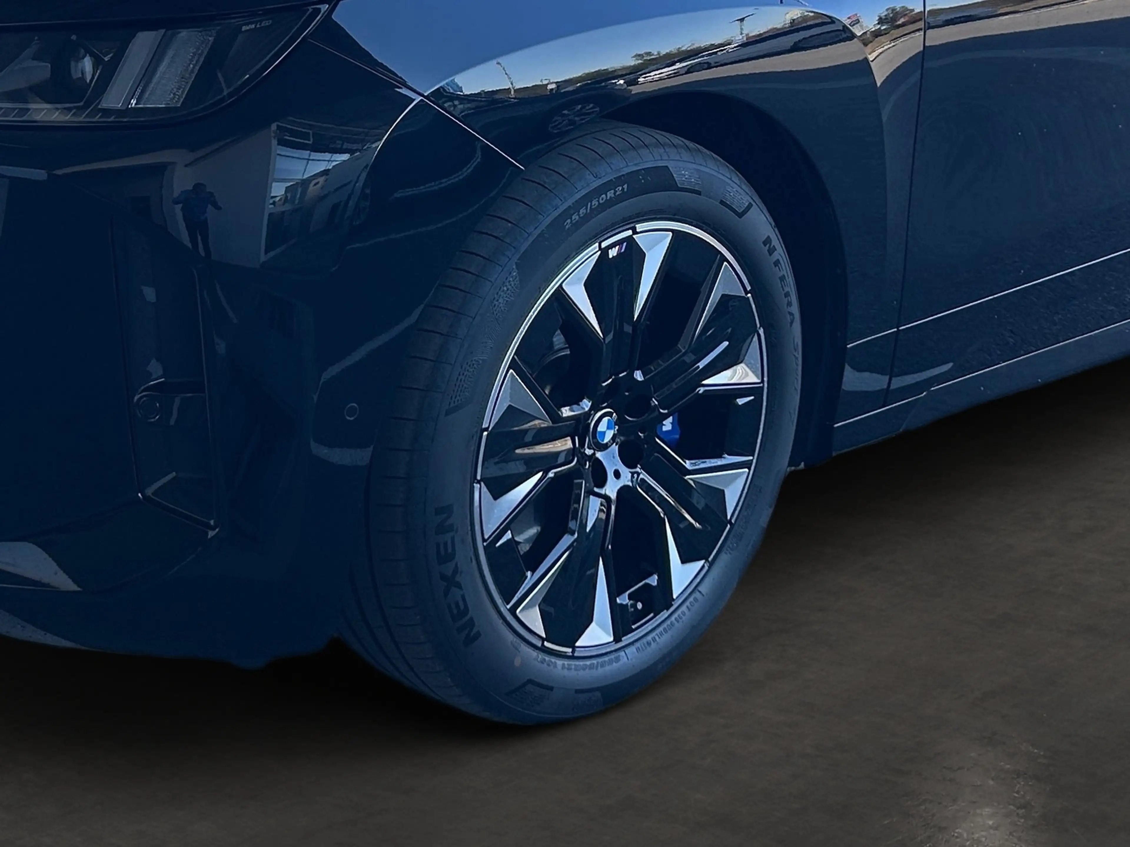 BMW iX xDrive45 — photo 6