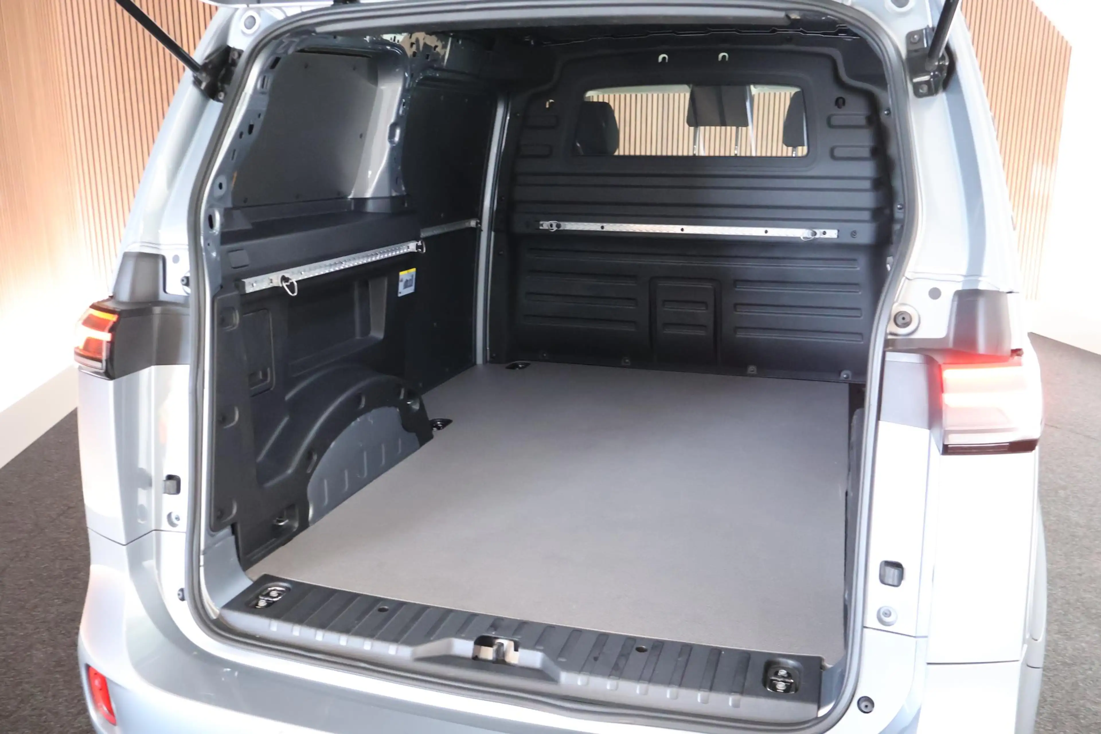 Volkswagen ID. Buzz Cargo 204pk 77 kWh Stoelverwarming Adaptive Cruise Camer — photo 44