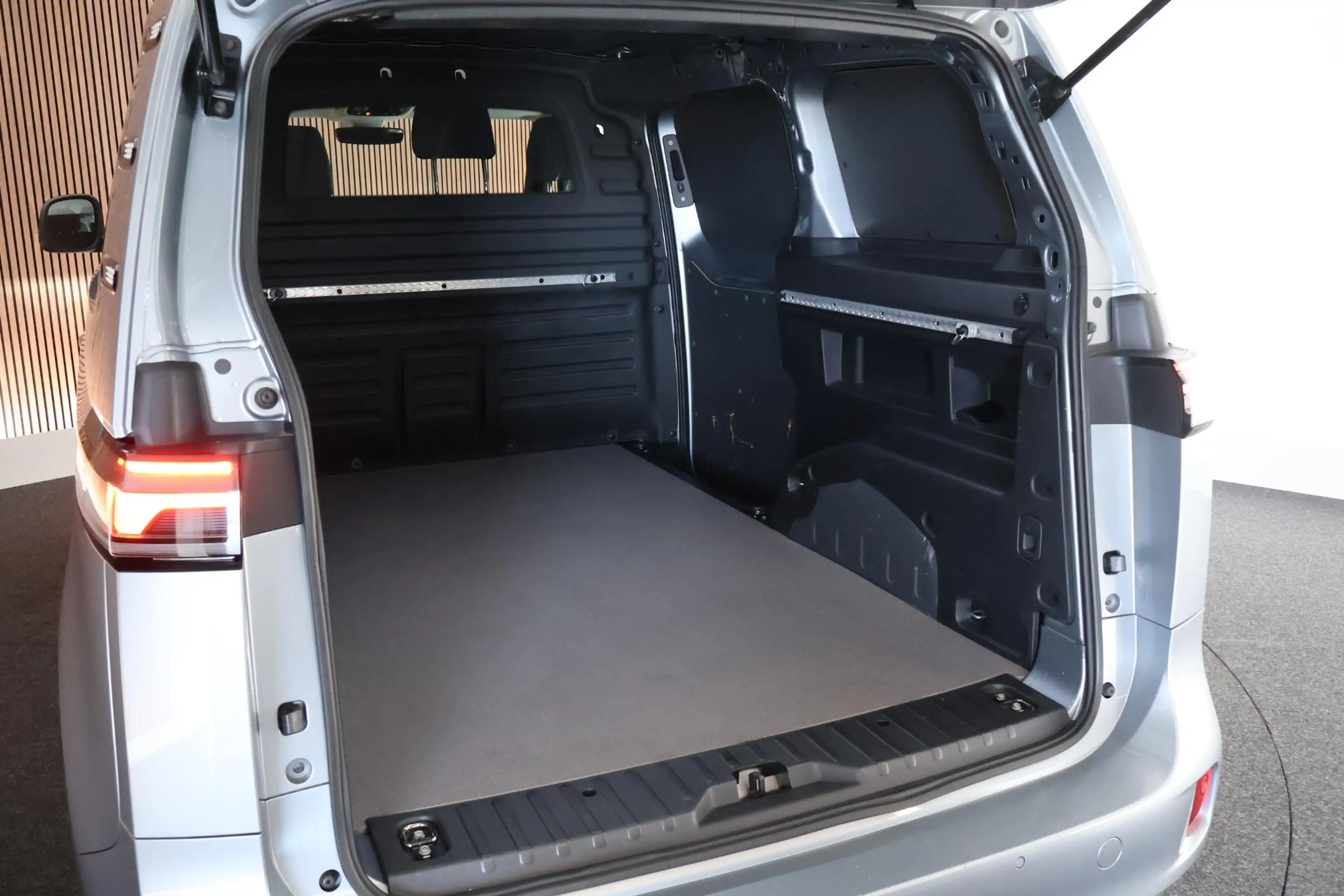 Volkswagen ID. Buzz Cargo 204pk 77 kWh Stoelverwarming Adaptive Cruise Camer — photo 43