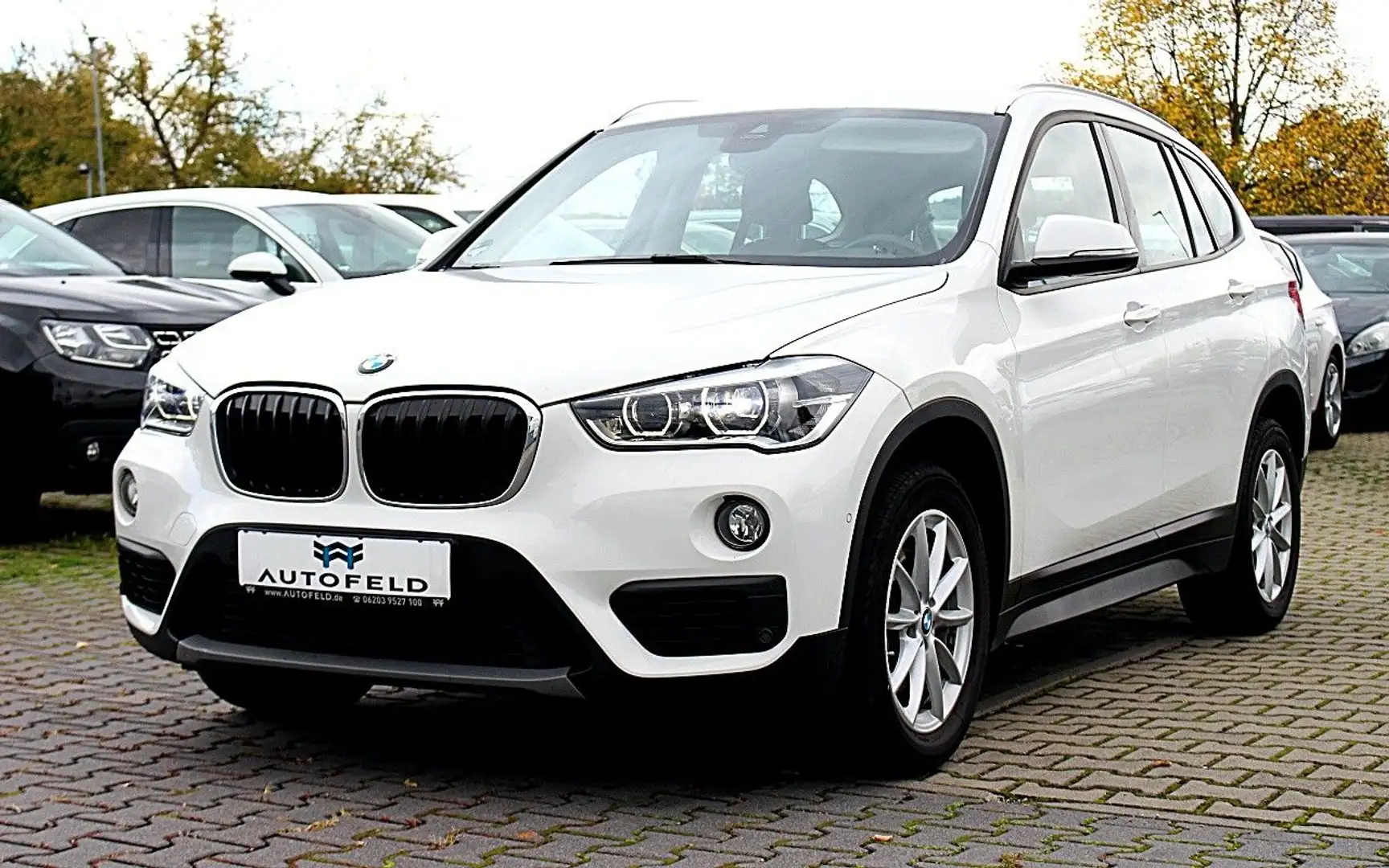 BMW X1 sDrive18d Advantage/SHEFT/LED/NAVI/PDC/TEMP/ Weiß - 1
