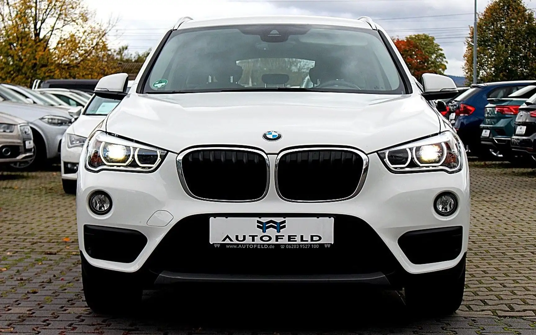 BMW X1 sDrive18d Advantage/SHEFT/LED/NAVI/PDC/TEMP/ Weiß - 2