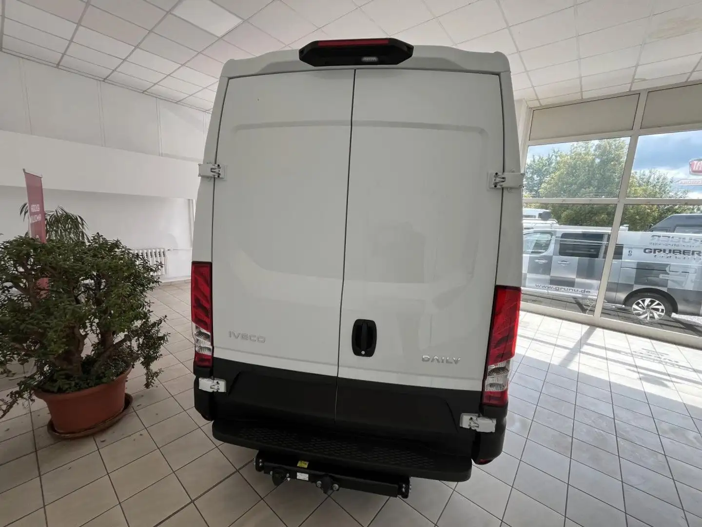 Iveco Daily 35S18HA8 CRV Weiß - 2