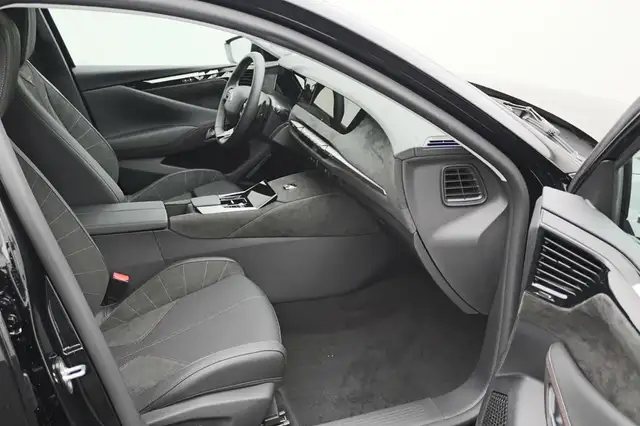 DS Automobiles DS 4 view 8