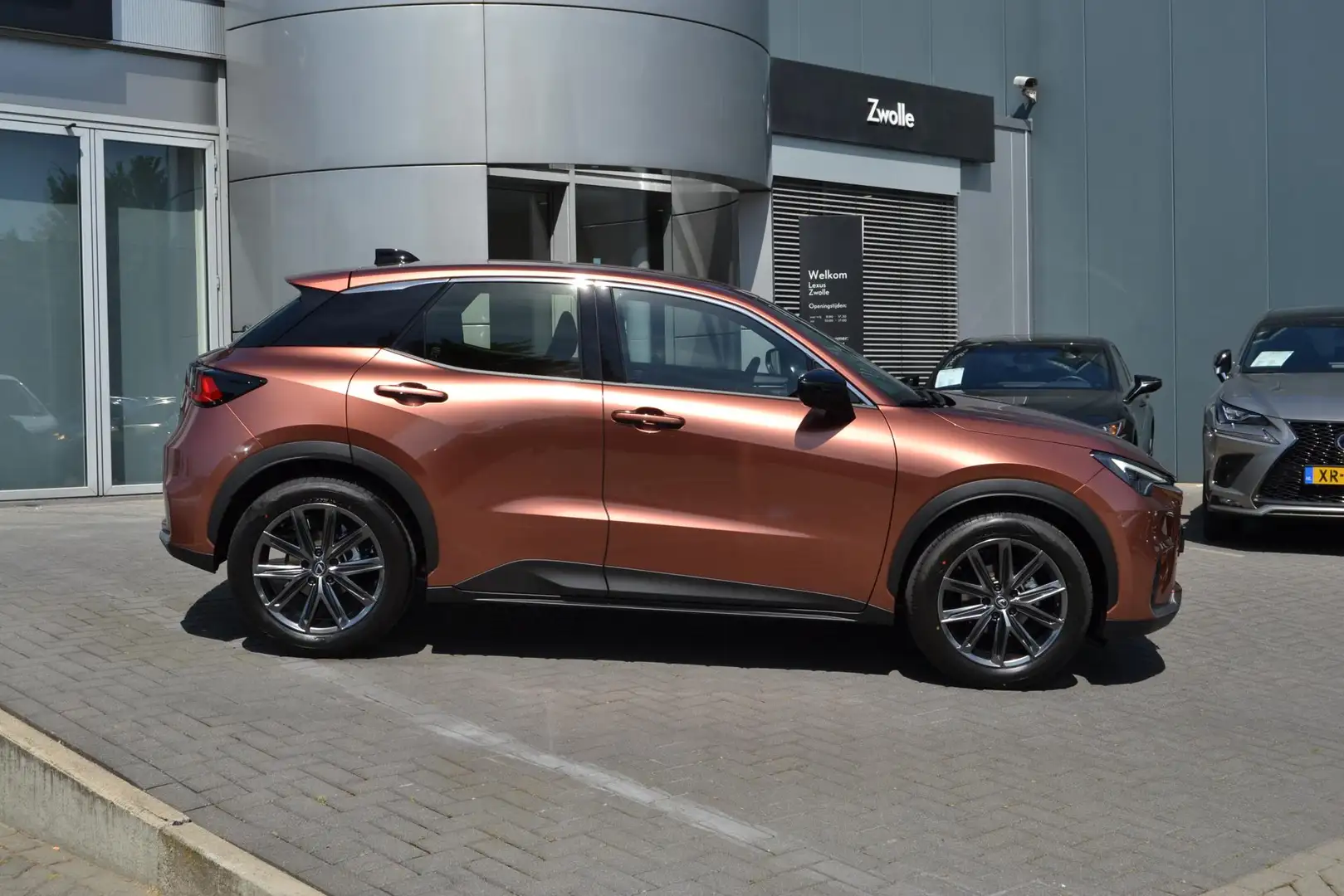 Lexus LBX Relax 2WD DIRECT LEVERBAAR TECH PACK STOELVERWARMI Brun - 2