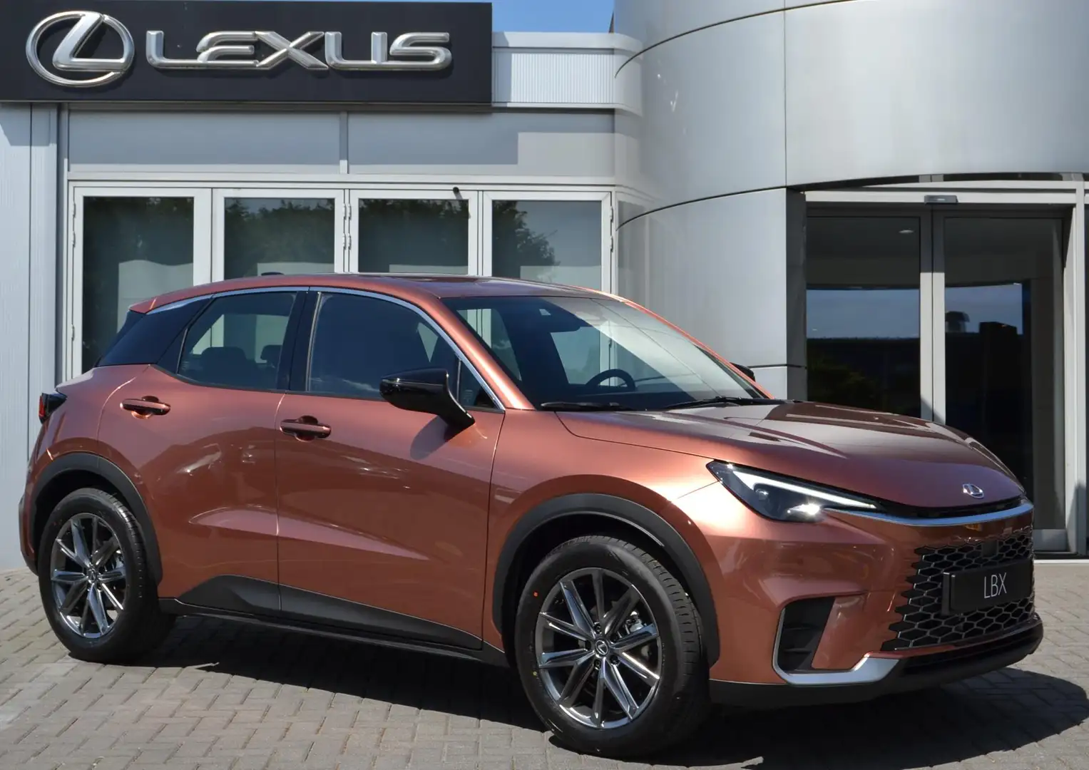 Lexus LBX Relax 2WD DIRECT LEVERBAAR TECH PACK STOELVERWARMI Brun - 1