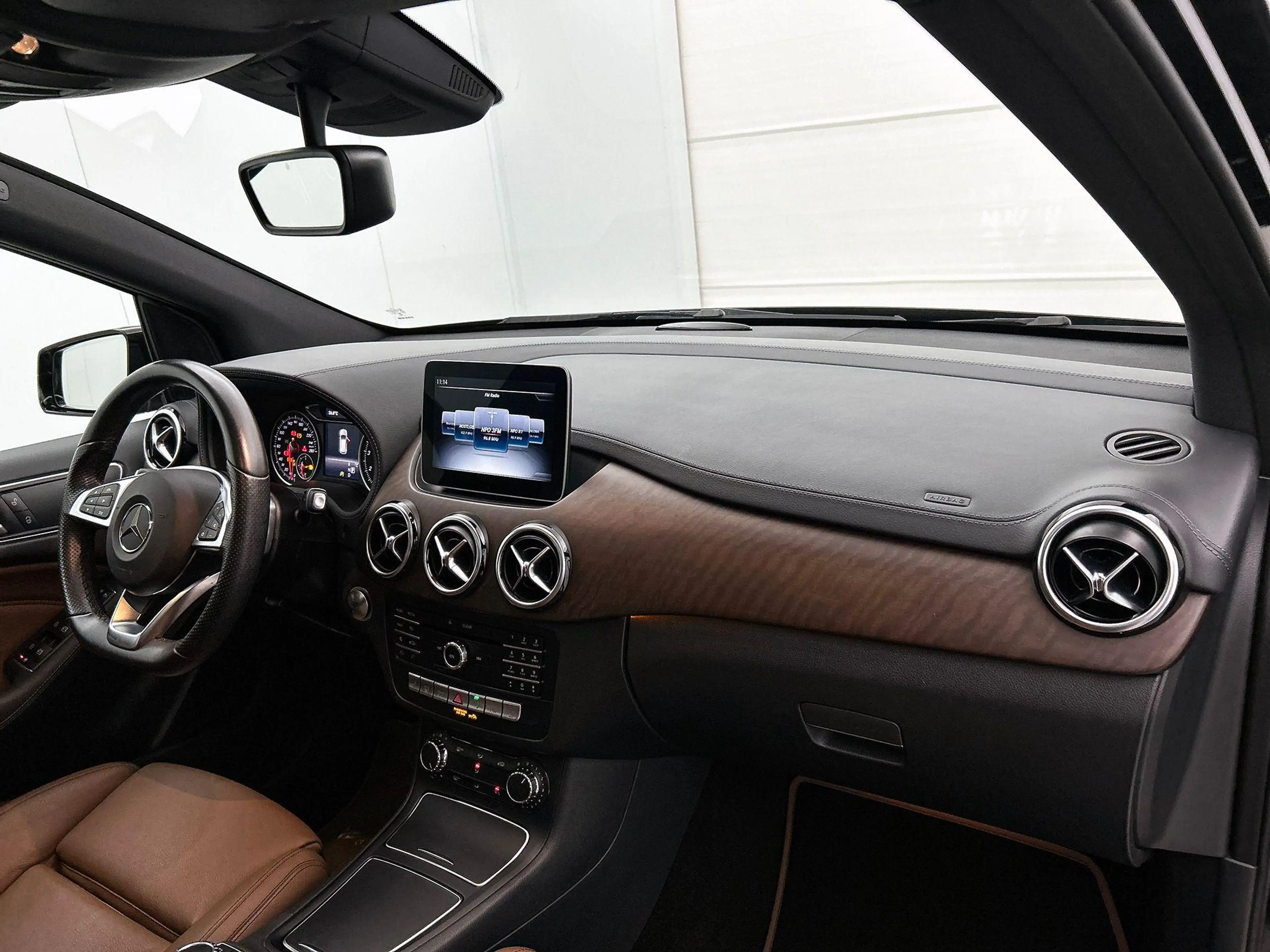 Mercedes-Benz B 200 AMG Line | Panoramisch Dak | Verwarmde Zetels | Na — photo 9