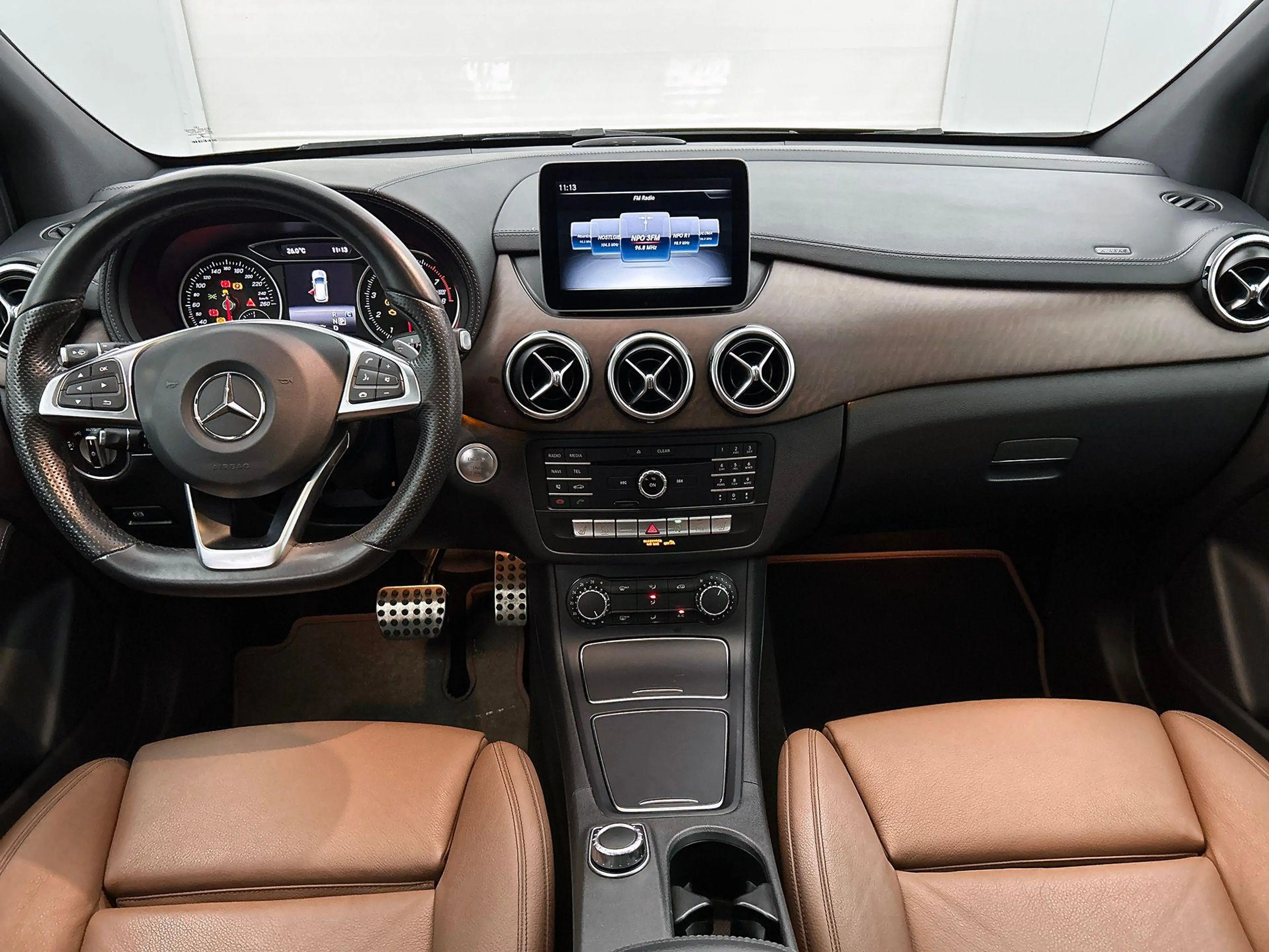 Mercedes-Benz B 200 AMG Line | Panoramisch Dak | Verwarmde Zetels | Na — photo 3