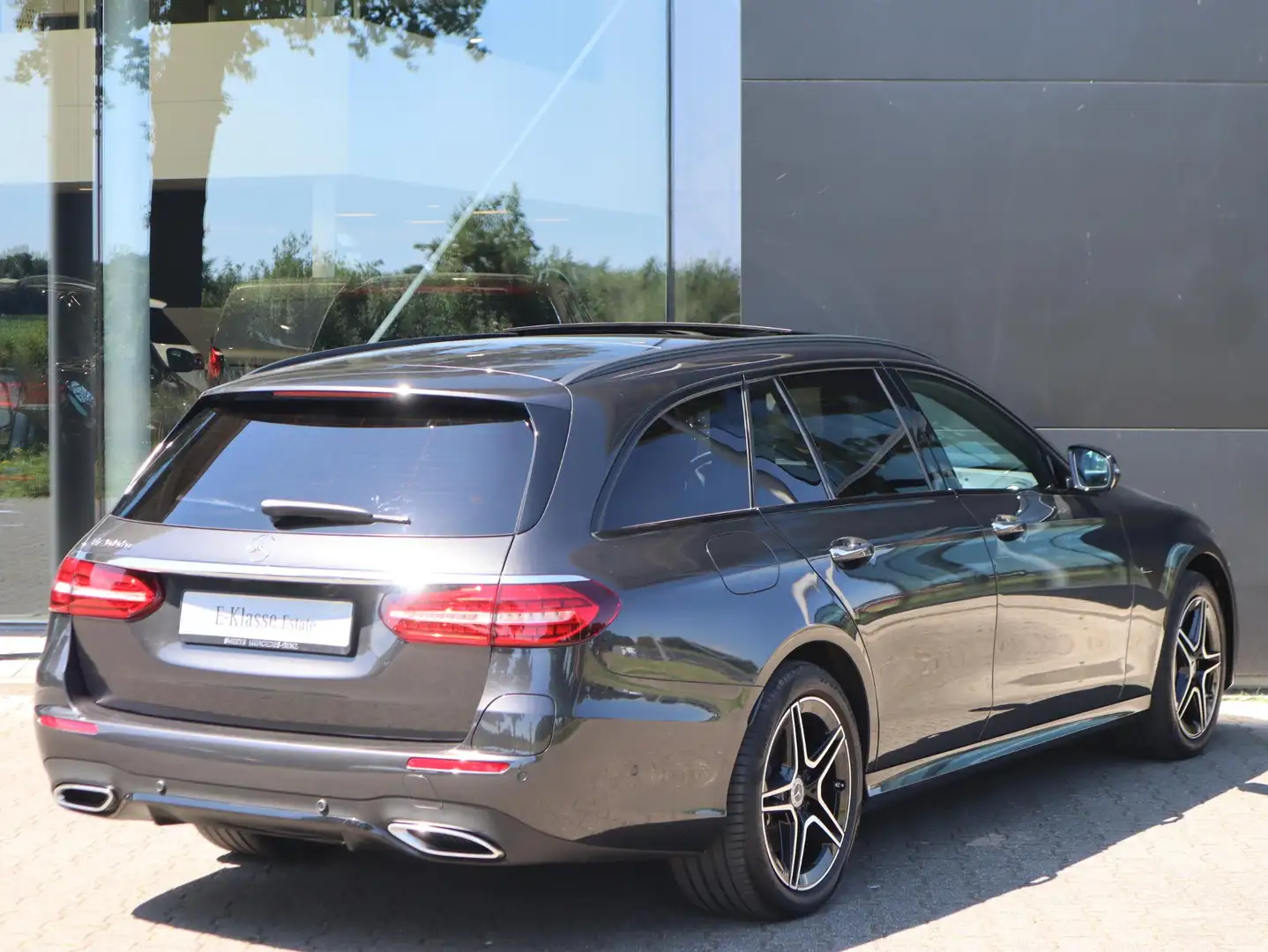 Mercedes-Benz E 300 Estate e Business Solution AMG Grijs - 2