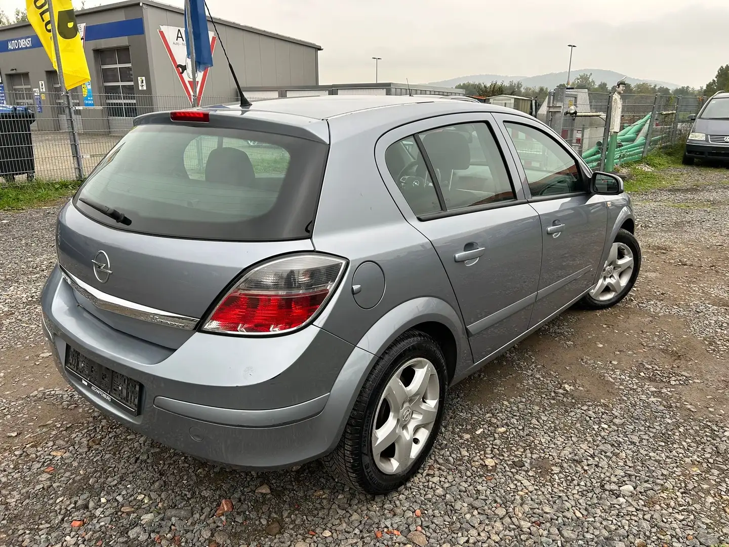 Opel Astra Edition Grau - 2