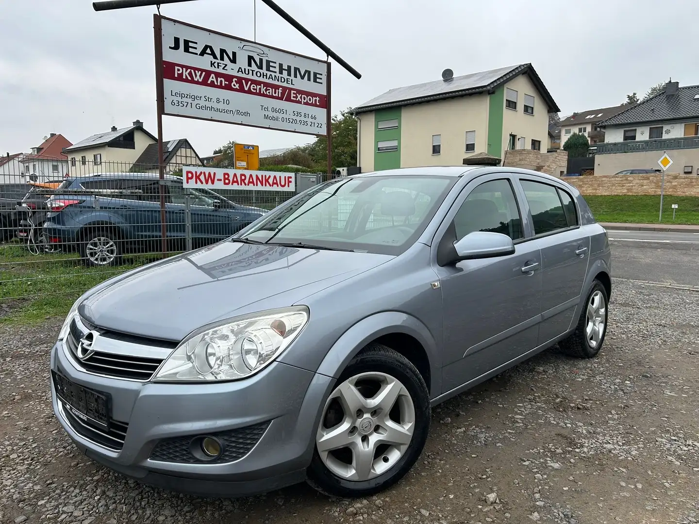 Opel Astra Edition Grau - 1