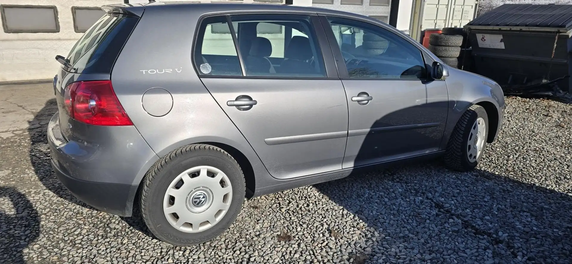 Volkswagen Golf Tour (Tour) 1,6 Liter *8 Fach bereift* Grau - 1