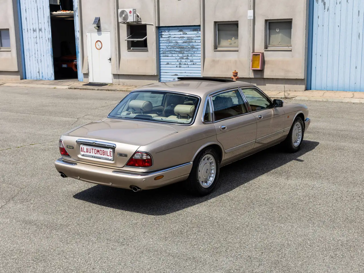 Daimler V8 XJ X300* LWB * Topaz con interni Cashmere* Meravigliosa*, foto 8