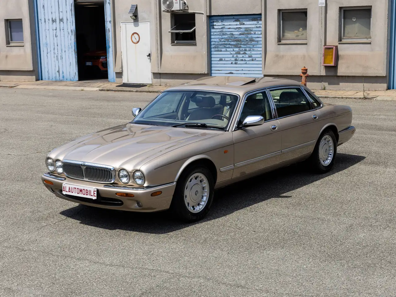 Daimler V8 XJ X300* LWB * Topaz con interni Cashmere* Meravigliosa*, foto 4