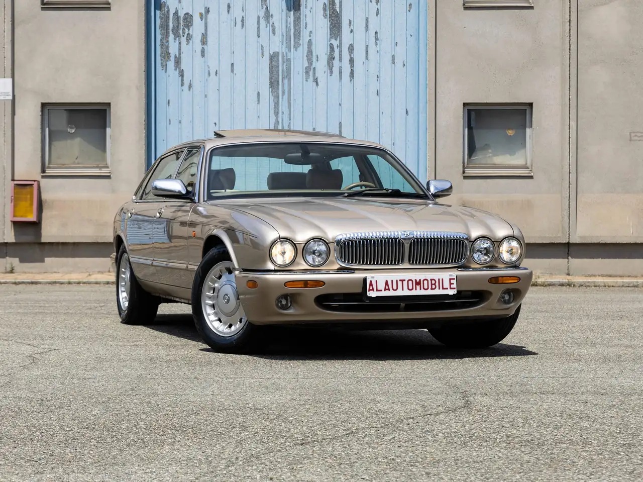 Daimler V8 XJ X300* LWB * Topaz con interni Cashmere* Meravigliosa*, foto 2