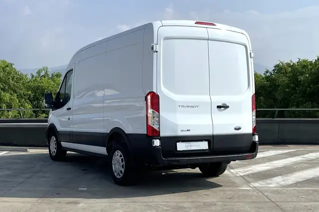 Ford Transit view 4