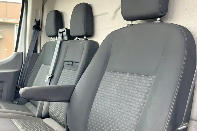Ford Transit view 9