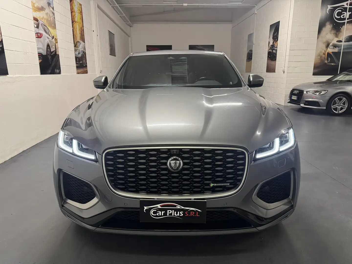Jaguar F-Pace F-Pace 2021 2.0d i4 mhev R-Dynamic awd 163cv auto Grigio - 2
