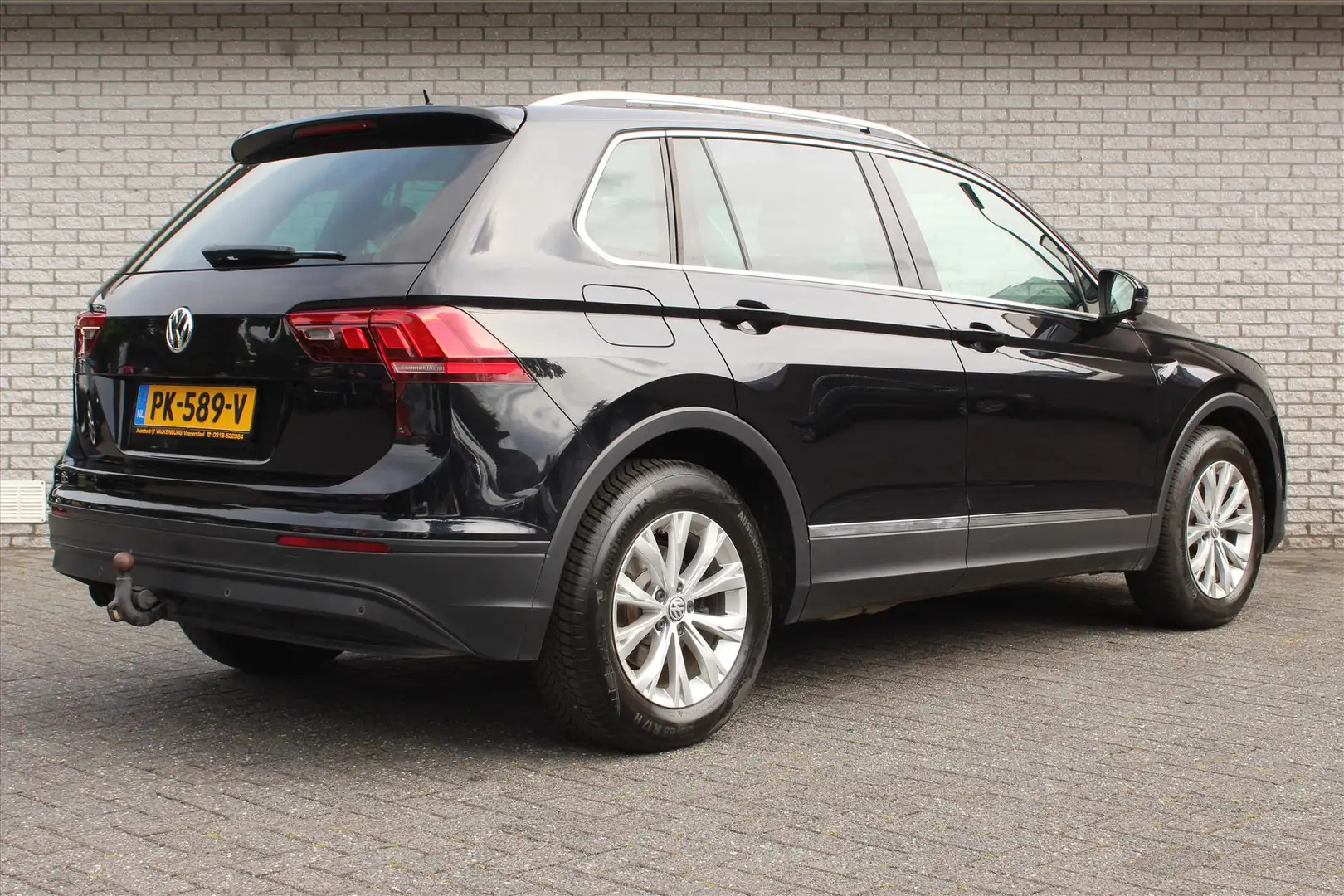 Volkswagen Tiguan 1.4 TSI ACT Comfortline | Trekhaak | Panoramadak | Zwart - 2