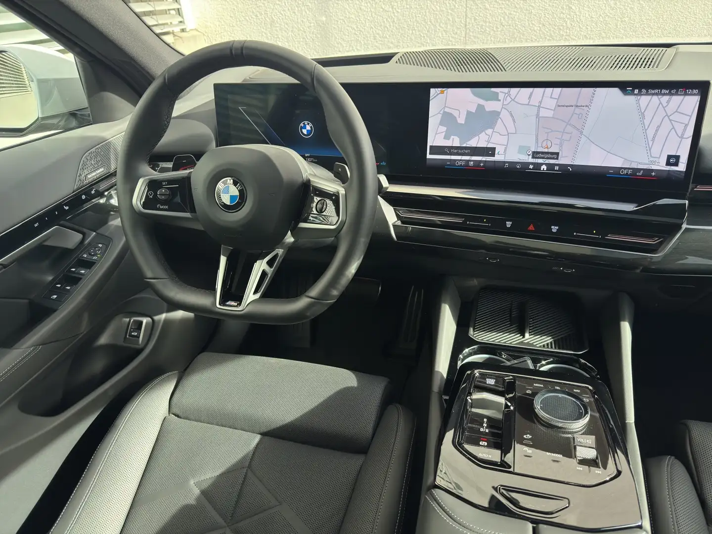 BMW 540 d xDrive Limousine M Sportpaket Weiß - 2