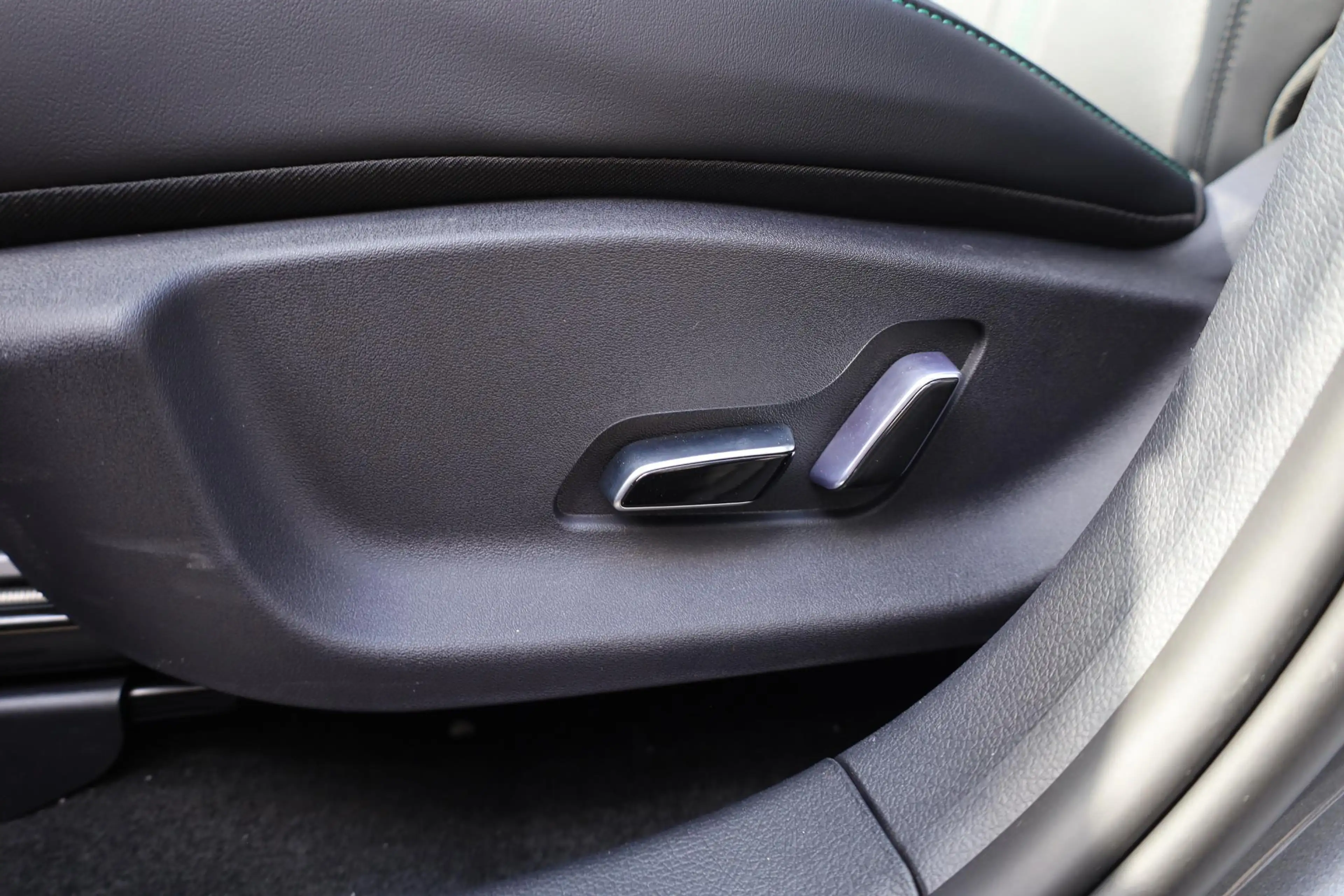 BYD Seal U 1.5 DM-i FWD Boost TREKHAAK-AFNEEMBAAR! SNOW-WHITE — photo 27