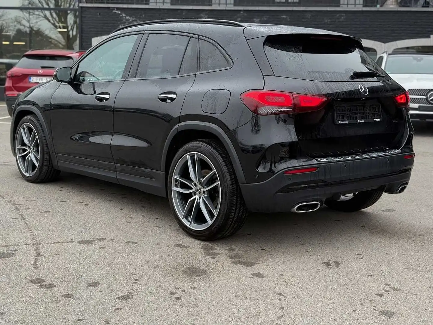 Mercedes-Benz GLA 200 d Off-Roader Fekete - 2
