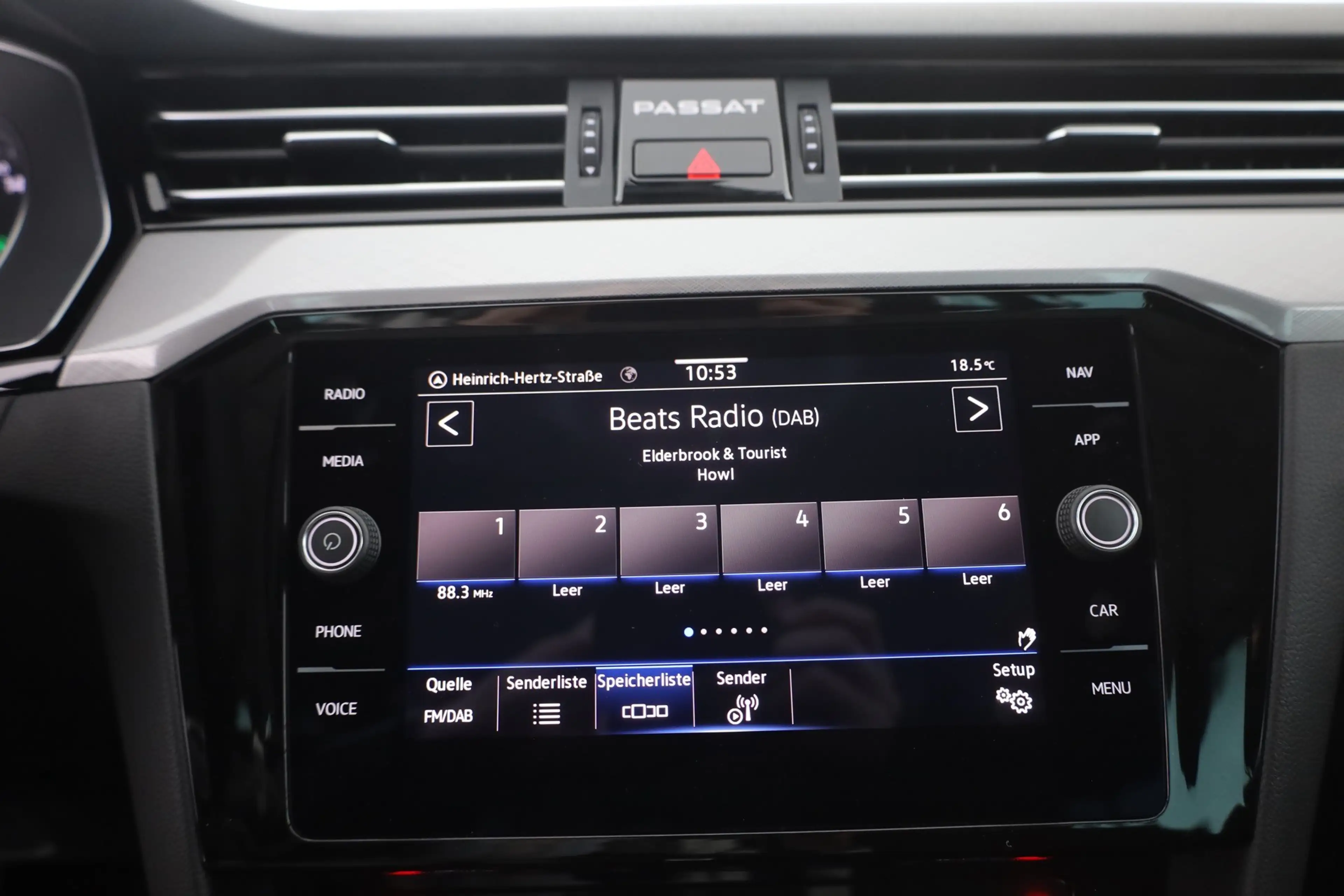 Volkswagen Passat Variant 1.5 TSI DSG Business LED Navi AHK — photo 13
