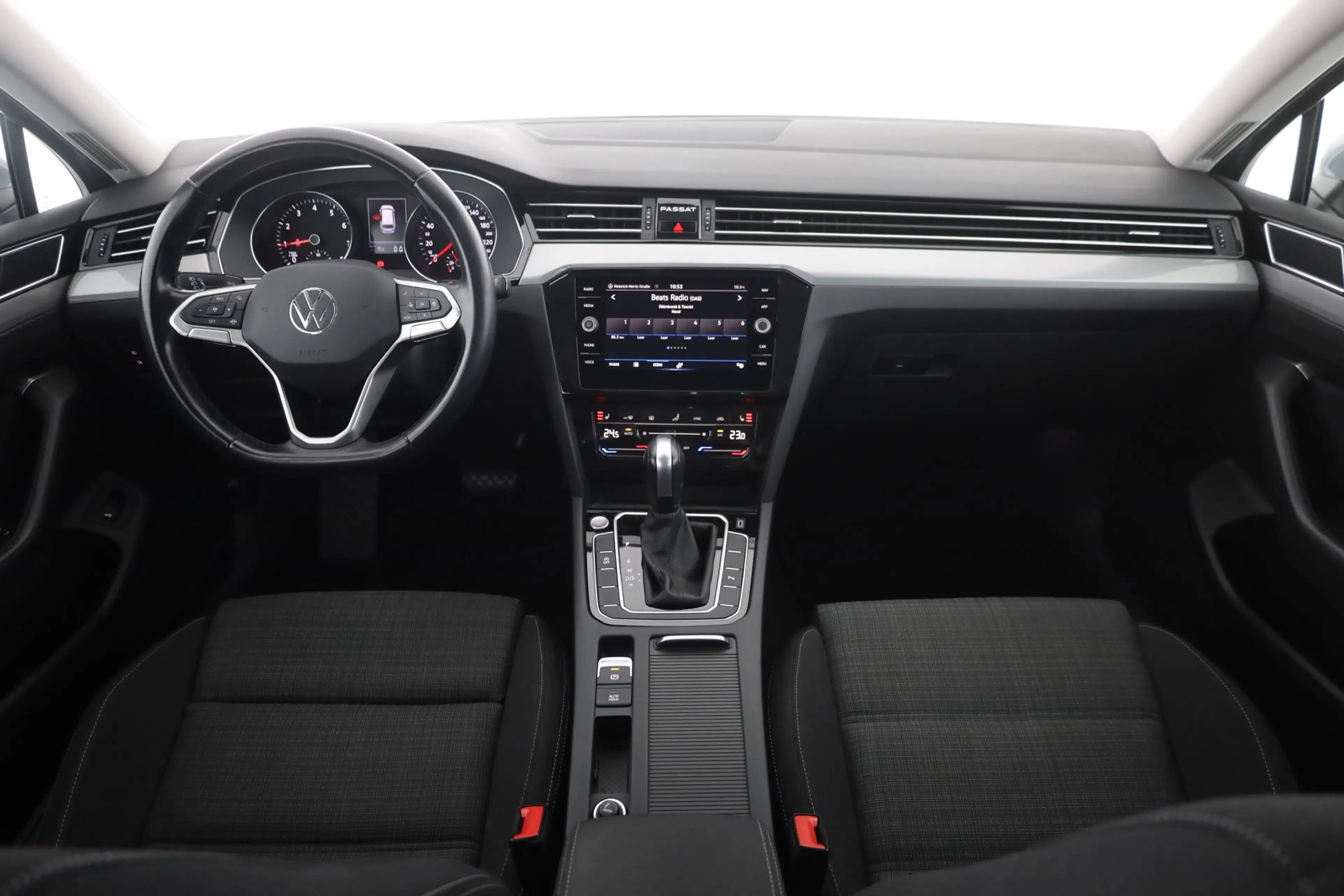 Volkswagen Passat Variant 1.5 TSI DSG Business LED Navi AHK — photo 9