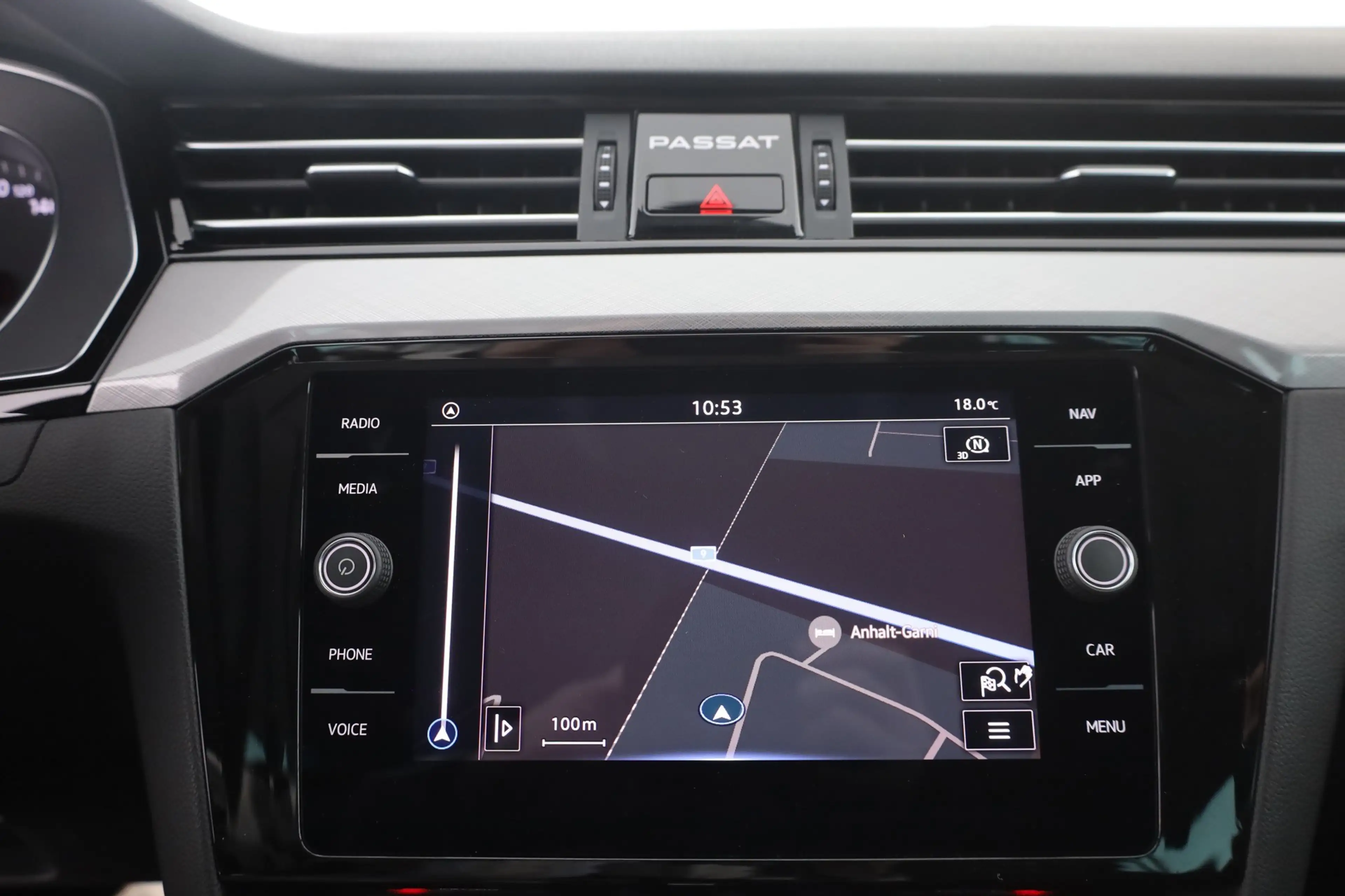 Volkswagen Passat Variant 1.5 TSI DSG Business LED Navi AHK — photo 14