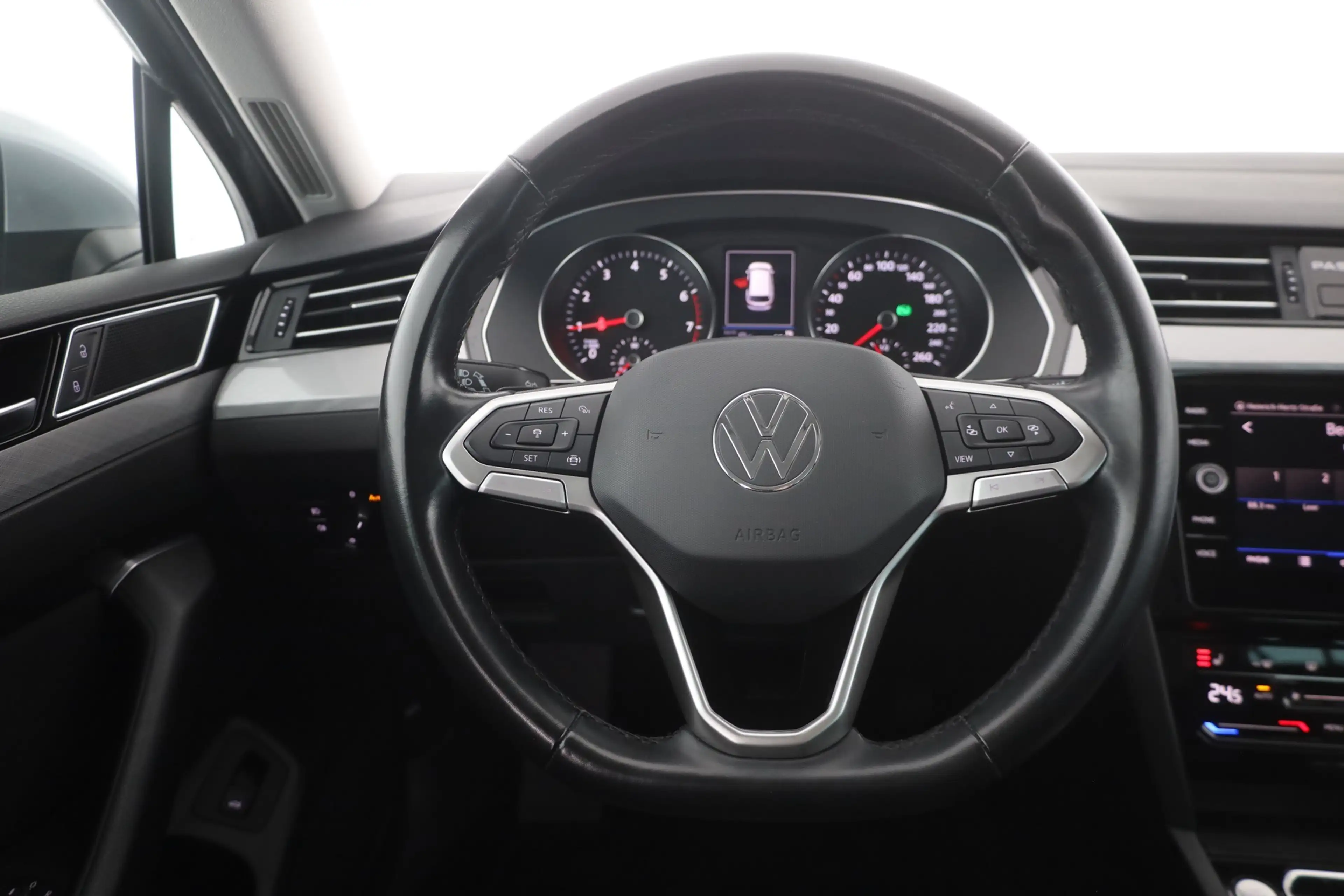 Volkswagen Passat Variant 1.5 TSI DSG Business LED Navi AHK — photo 10