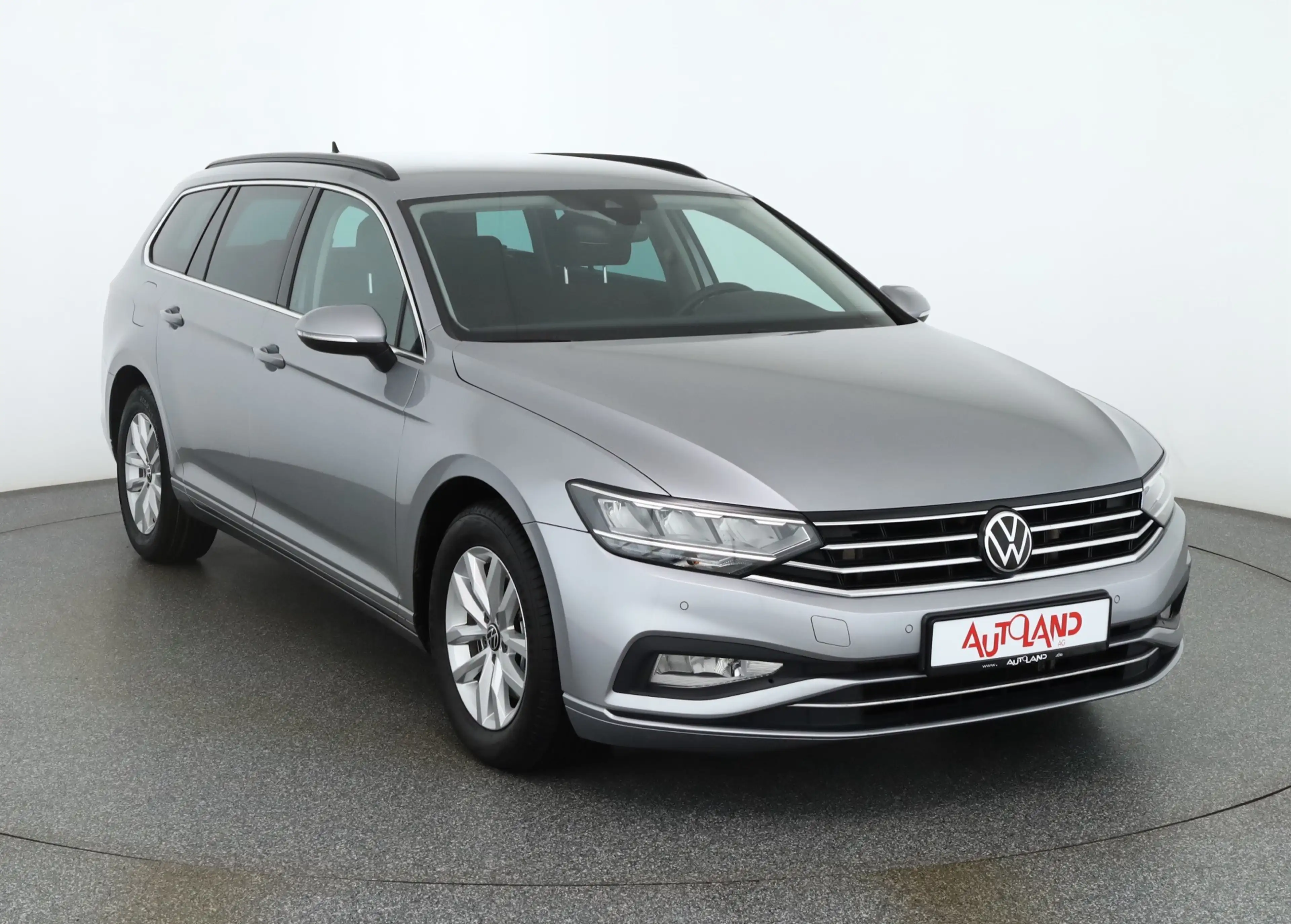Volkswagen Passat Variant 1.5 TSI DSG Business LED Navi AHK — photo 7