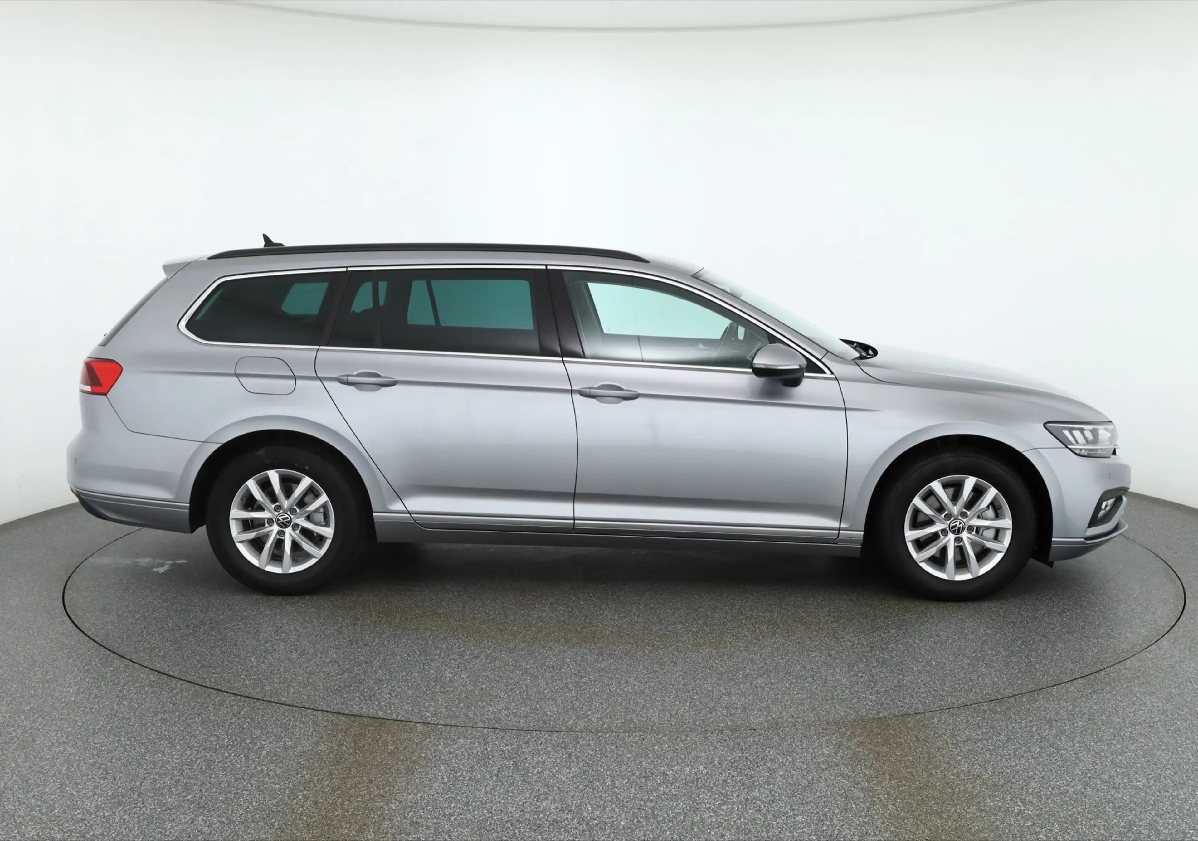 Volkswagen Passat Variant 1.5 TSI DSG Business LED Navi AHK — photo 6