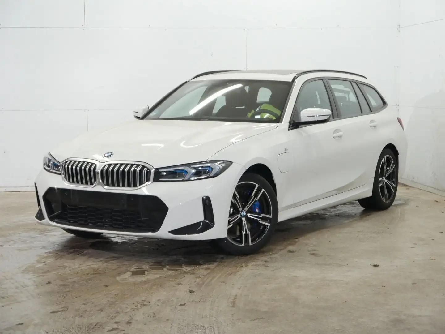 BMW 330 e Touring xDrive M Sport AHK H-K PANO LED FL2 Weiß - 2