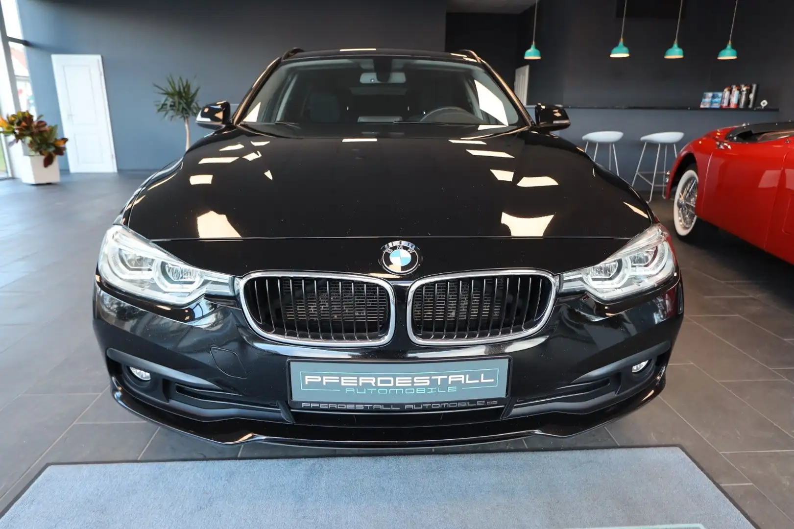 BMW 318 d Touring Advantage 1.HAND LED Sportsitze Schwarz - 2