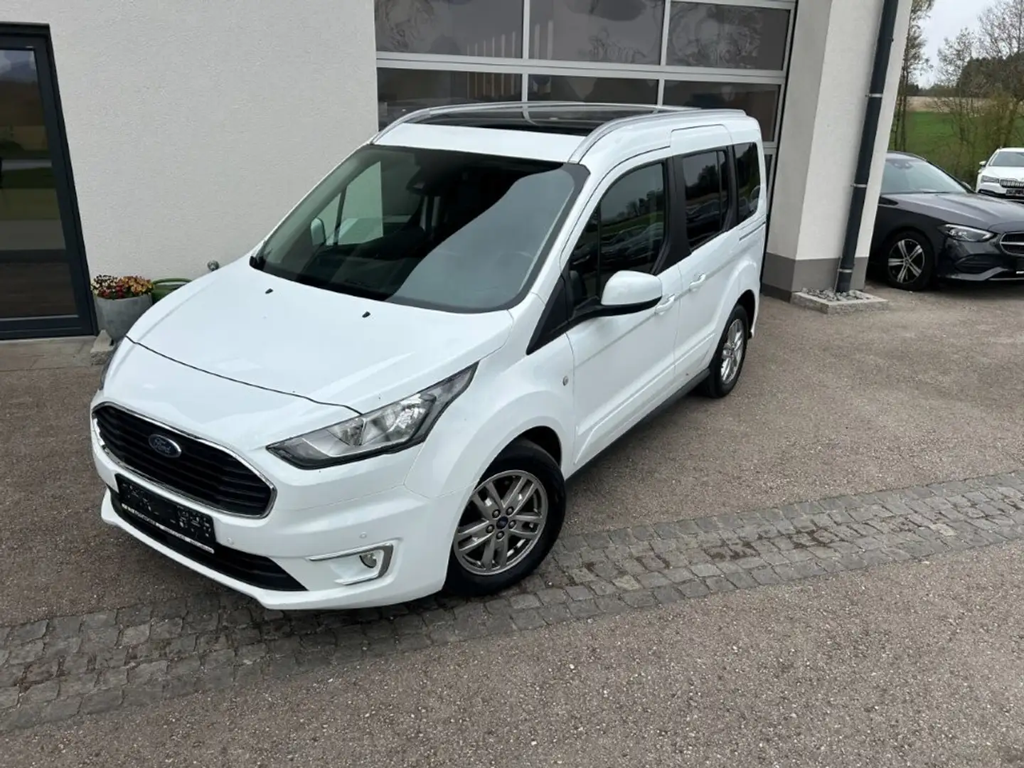 Ford Tourneo Connect Titanium 1,5 TDCi L1*PANO*NAVI* Weiß - 2