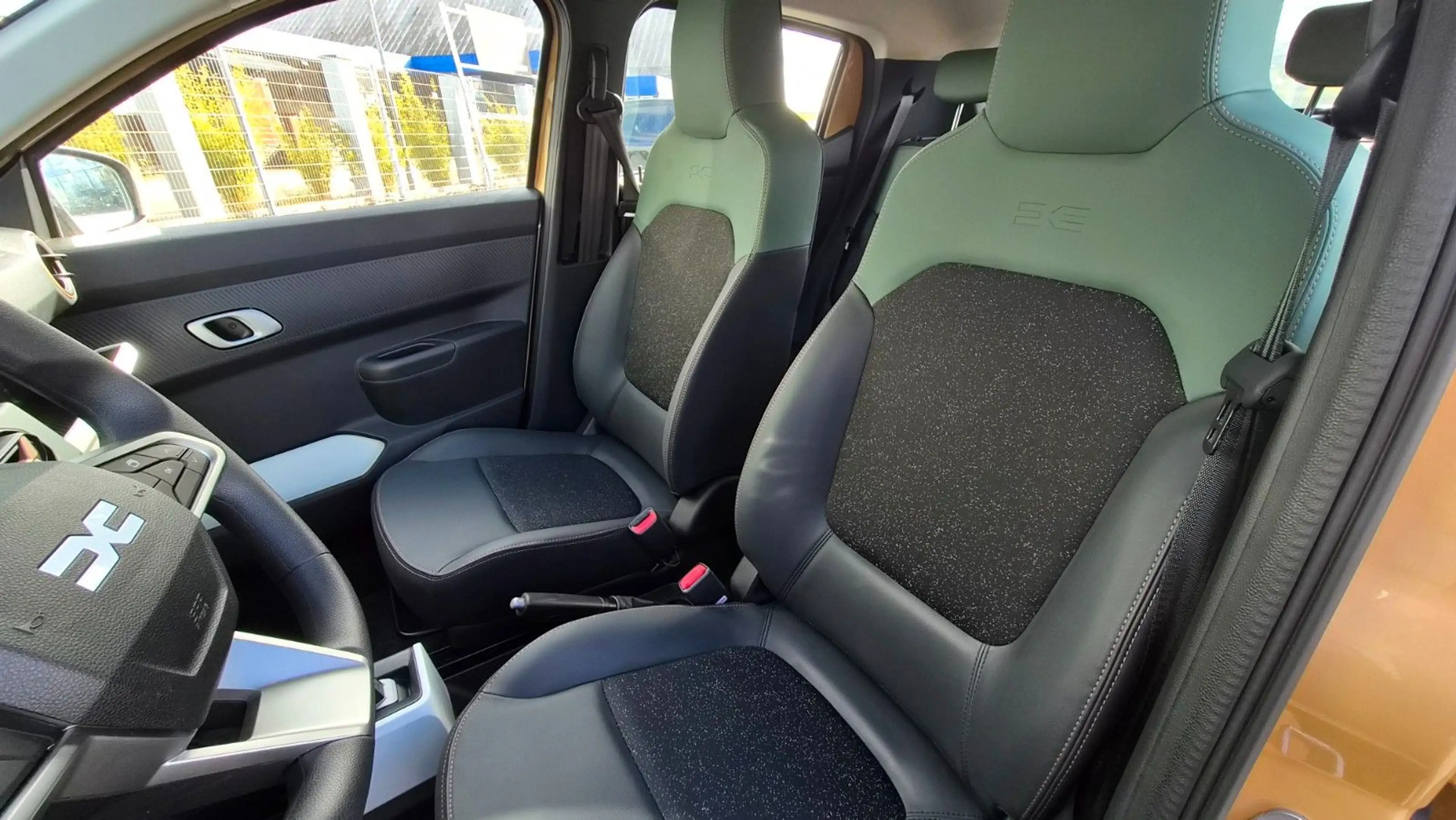 Dacia Spring Electric Extreme NAVI KAMERA CARPLAY 2X — photo 9
