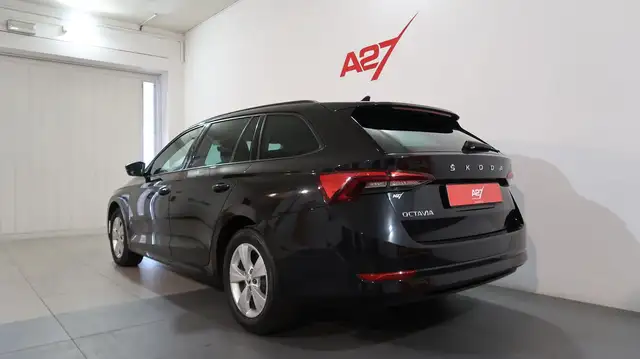Skoda Octavia view 5