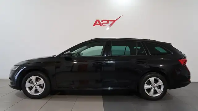 Skoda Octavia view 3