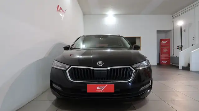 Skoda Octavia view 12