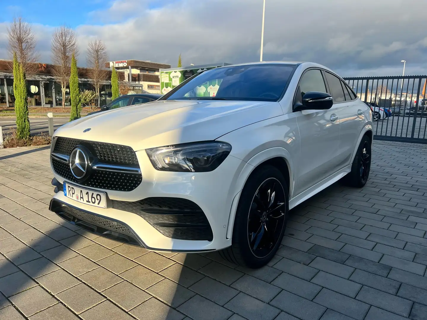 Mercedes-Benz GLE 350 GLE 350 d 4Matic Coupe d 4M AMG+PANO+360° Weiß - 1