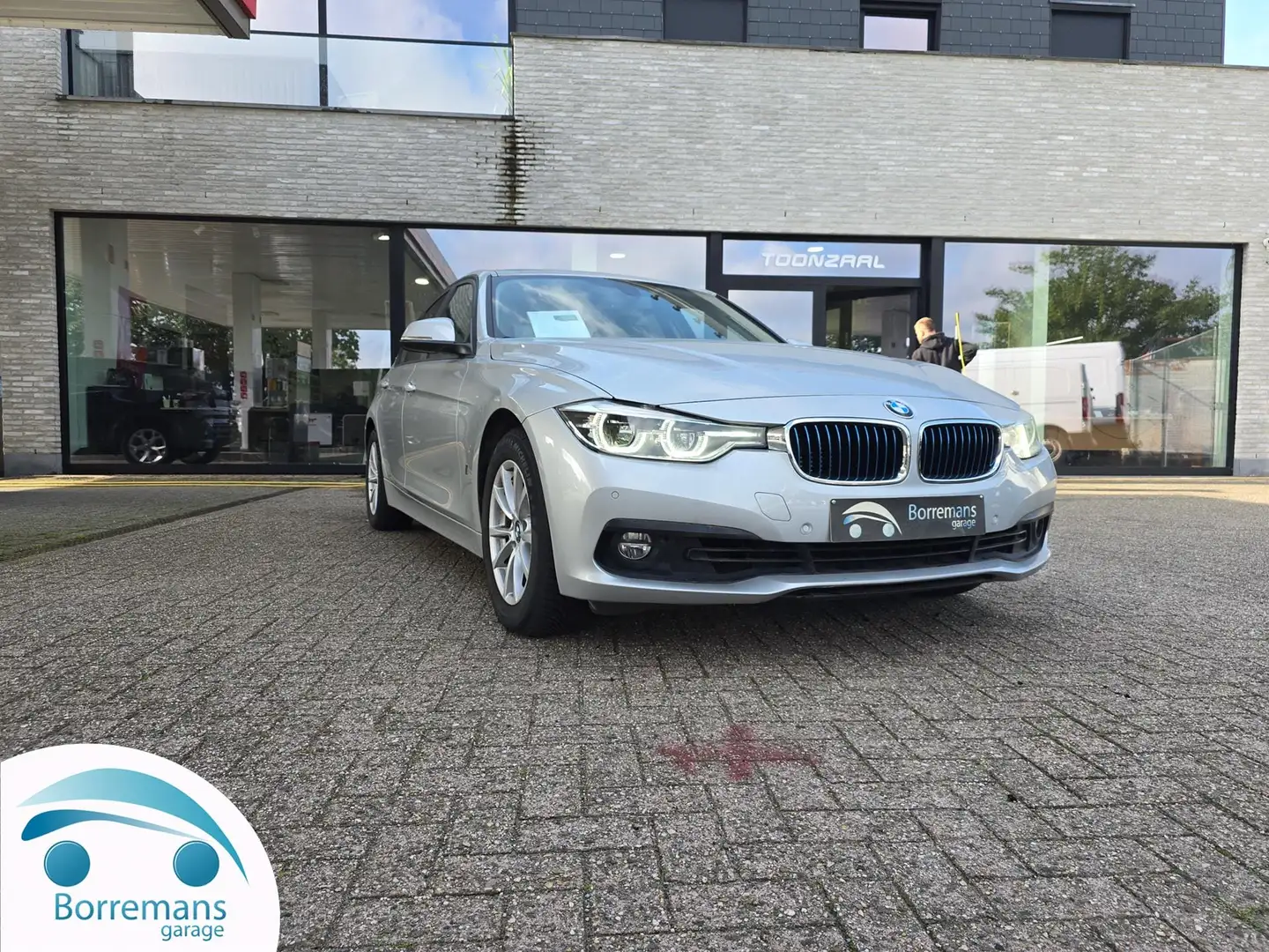 BMW 330 330eA Plug-In Hybrid Business leder/navi/blueto... Silber - 1
