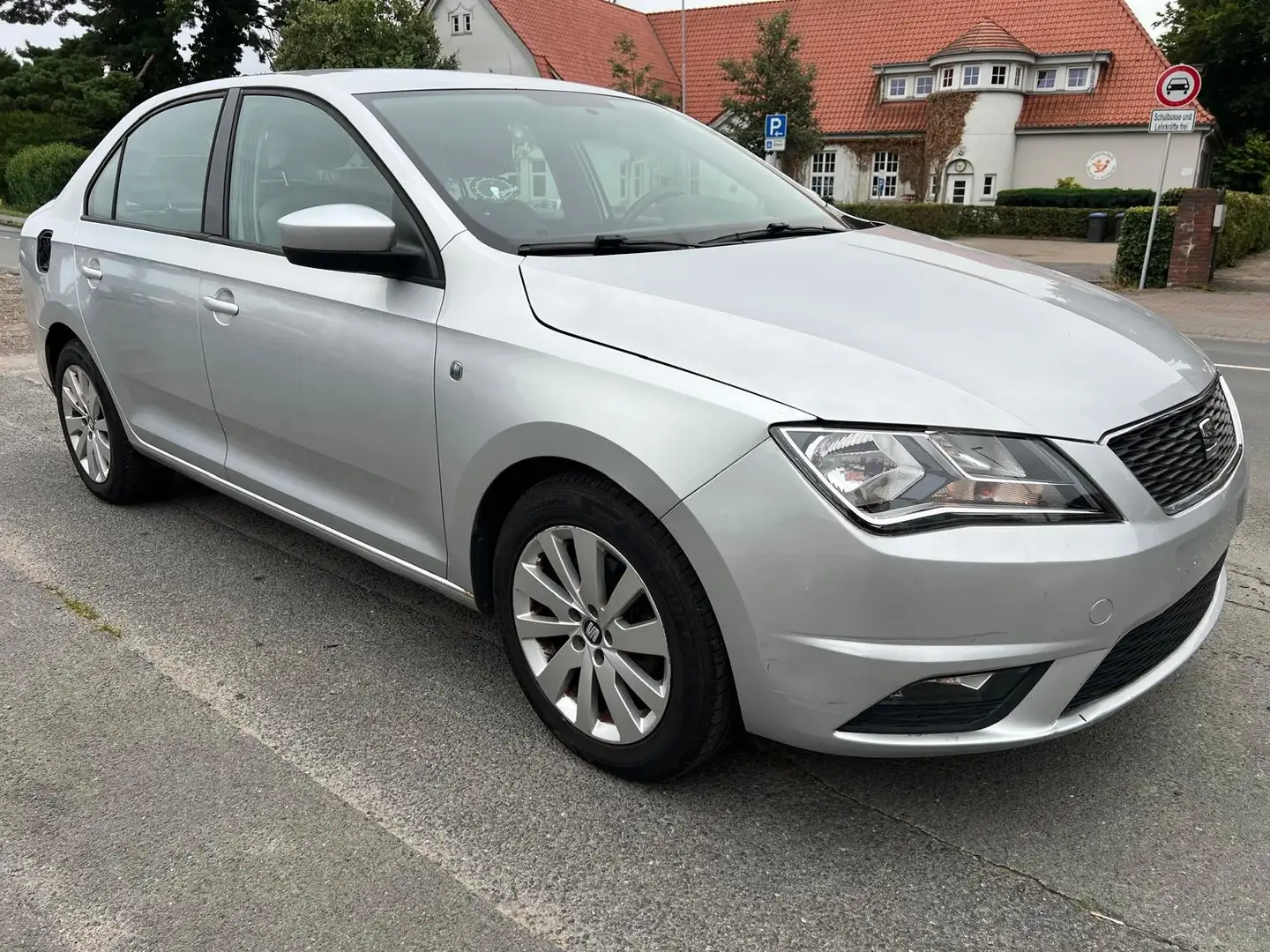 SEAT Toledo 1.2 TSI Start Stříbrná - 1