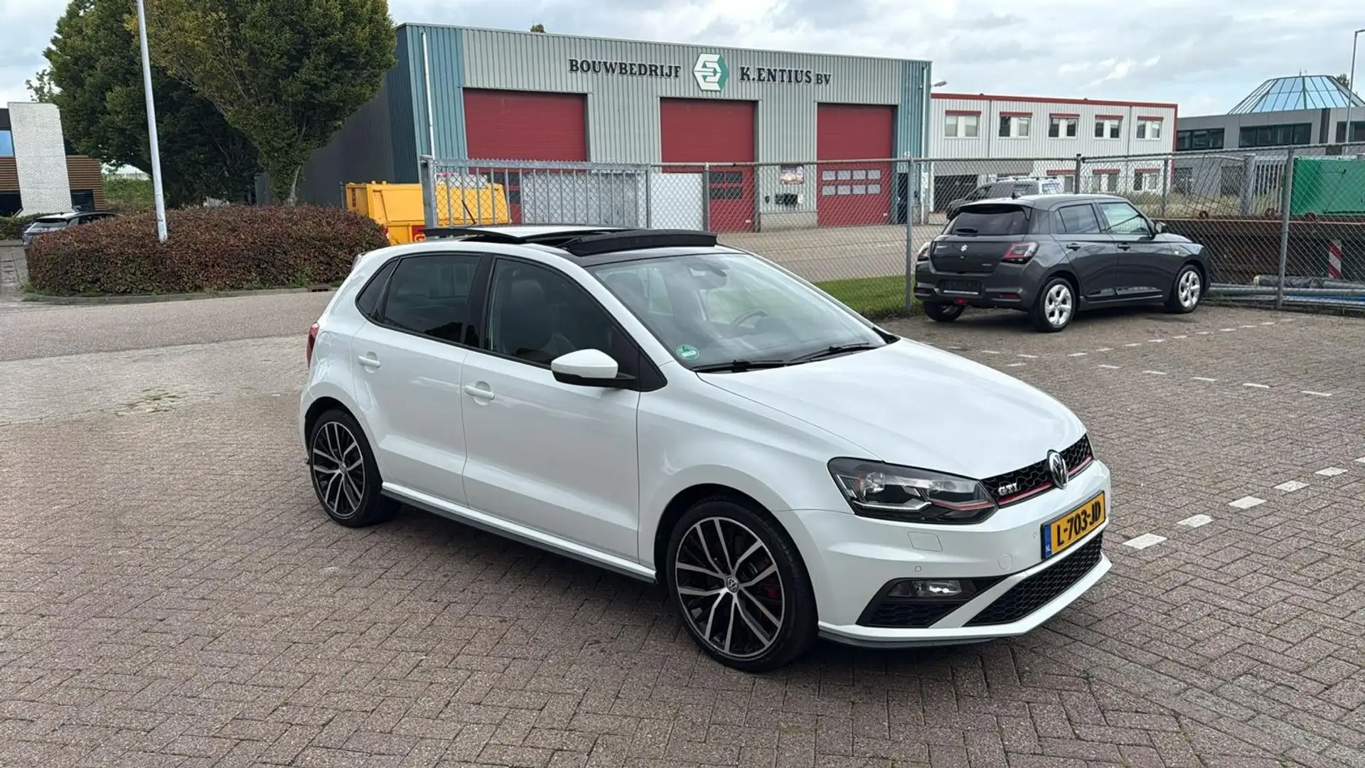 Volkswagen Polo GTI 1.8 TSI (Blue Motion Technology) DSG - 1