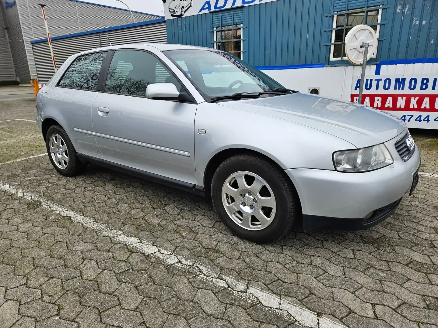 Audi A3 1.6 Ambiente Silber - 2