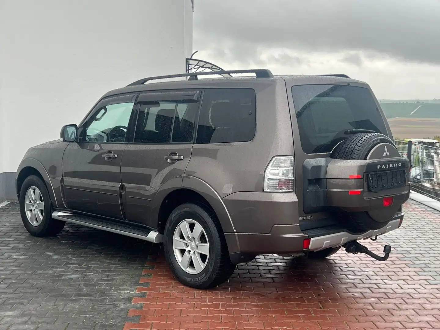 Mitsubishi Pajero 3.2 DI-D Instyle*7SITZER*PANO*AHK-3.5 To* Braun - 2
